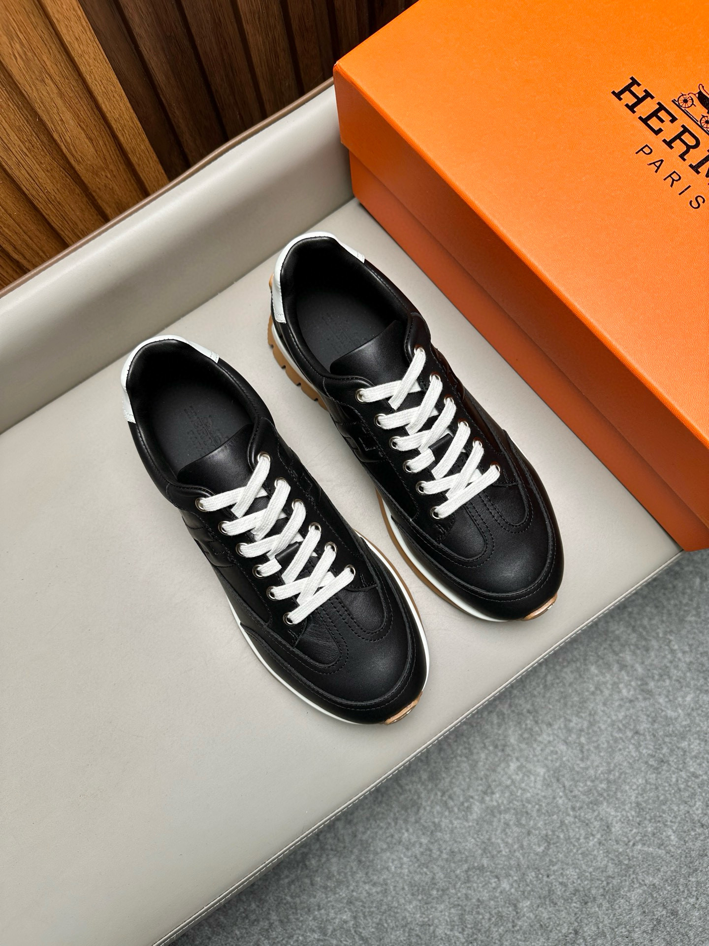 에르메스 Hermes 스니커즈