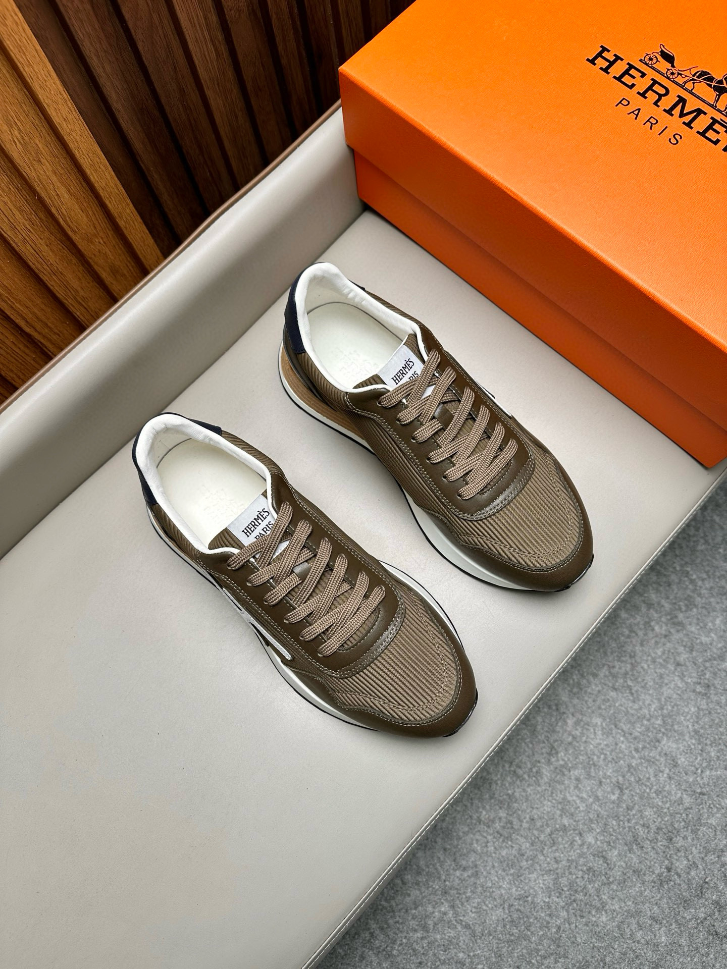 에르메스 Hermes 스니커즈