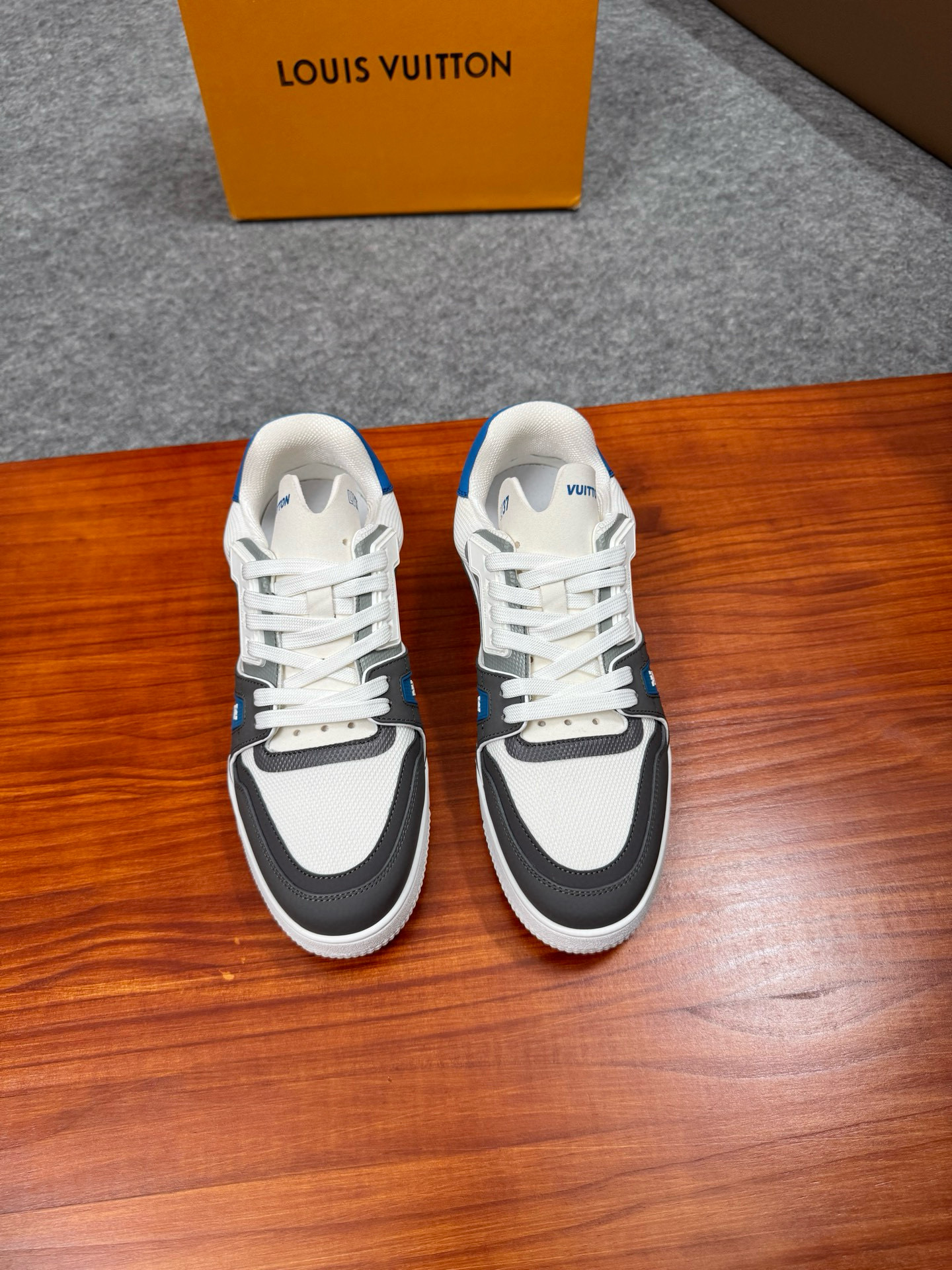 루이비통 Louis Vuitton Trainer 스니커즈