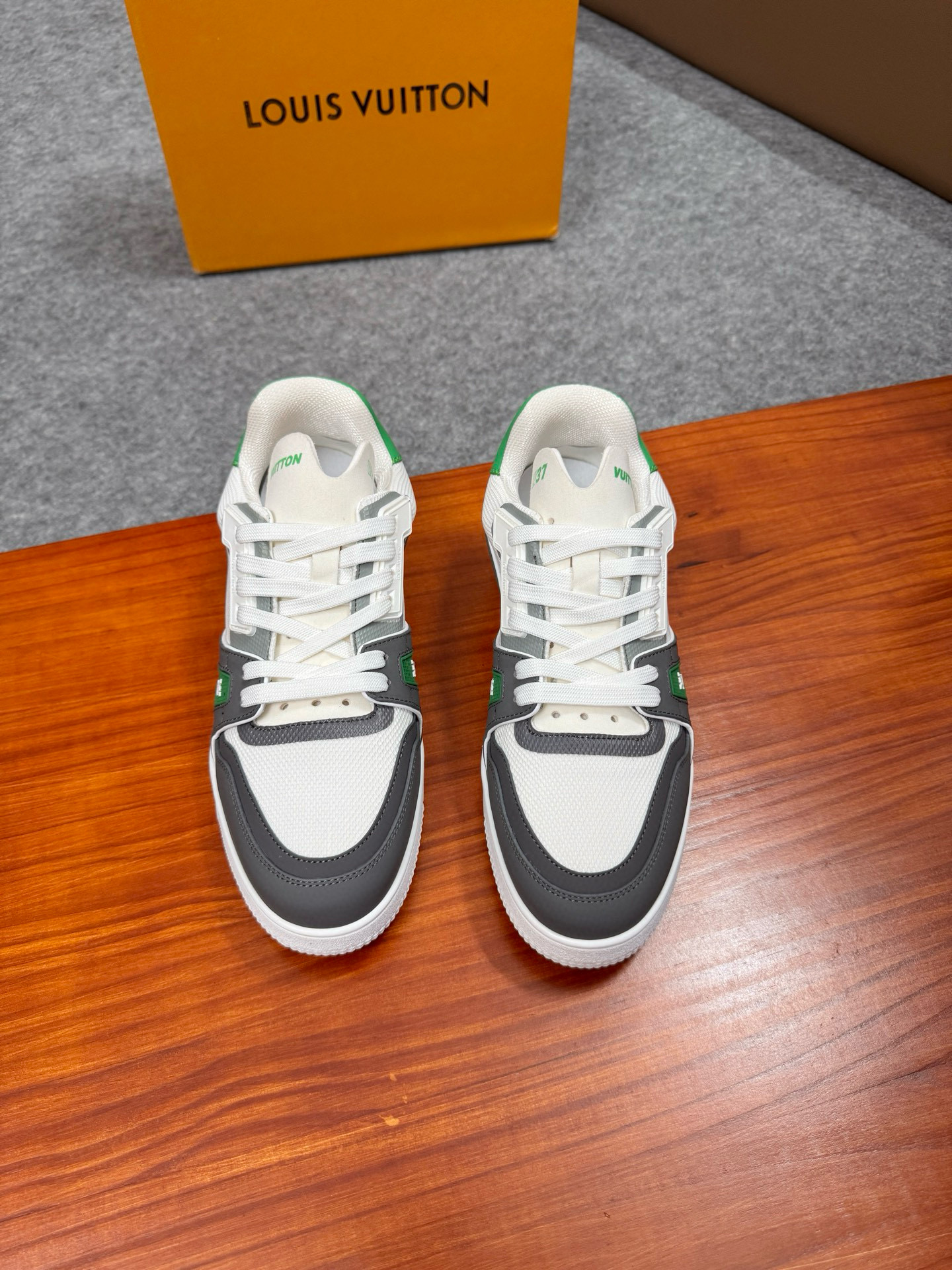 루이비통 Louis Vuitton Trainer 스니커즈