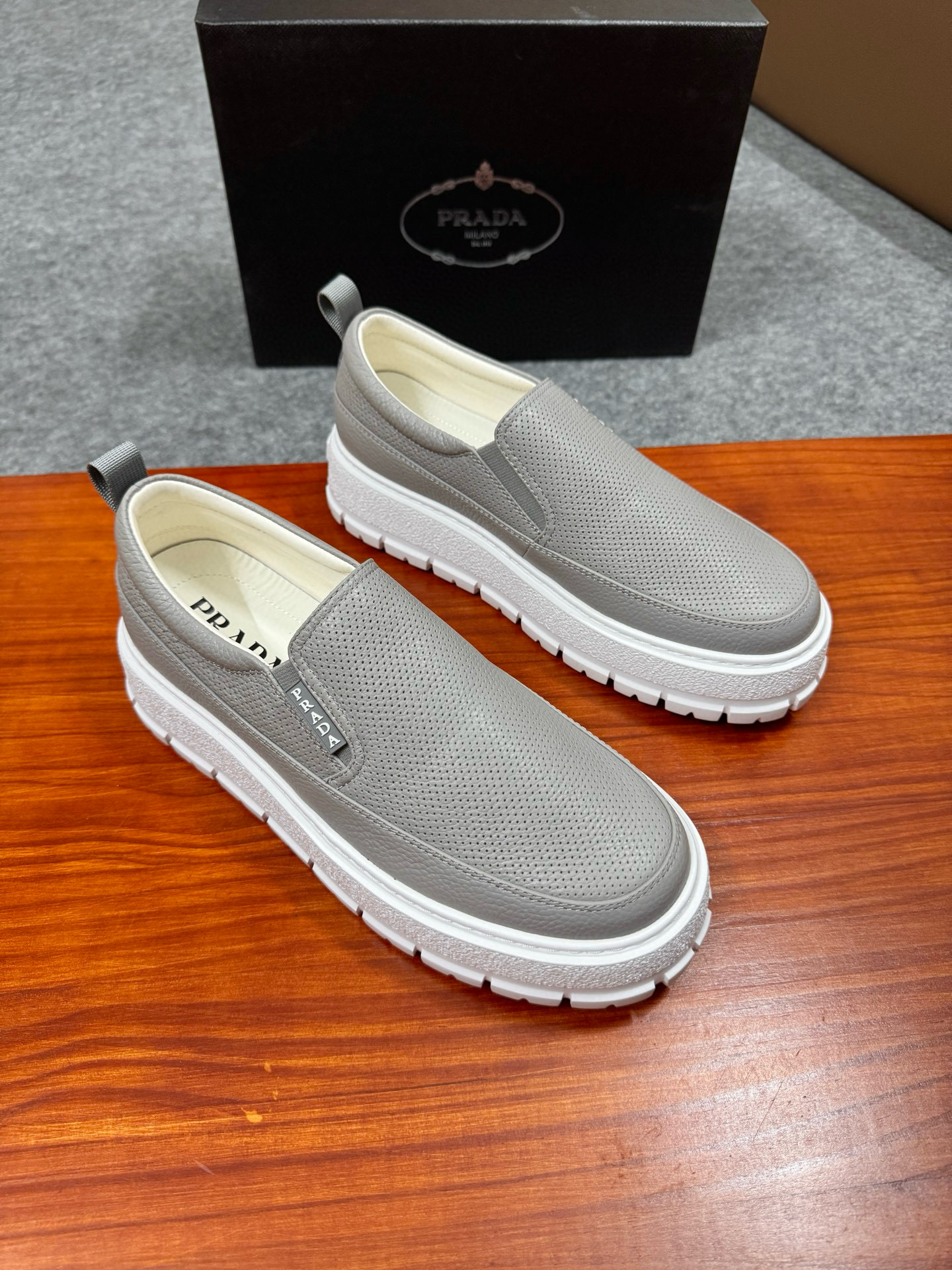 프라다 Prada 스니커즈