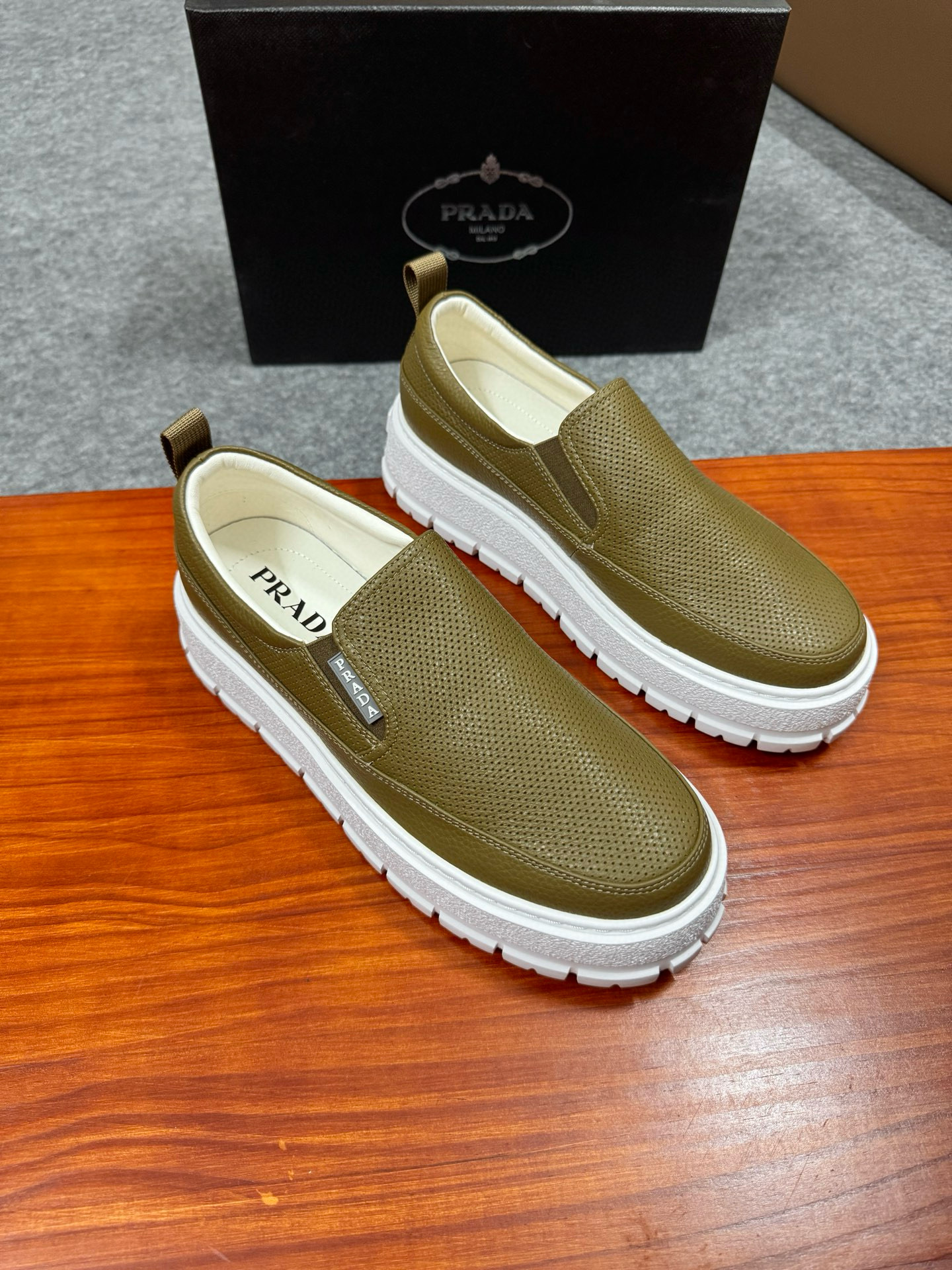 프라다 Prada 스니커즈