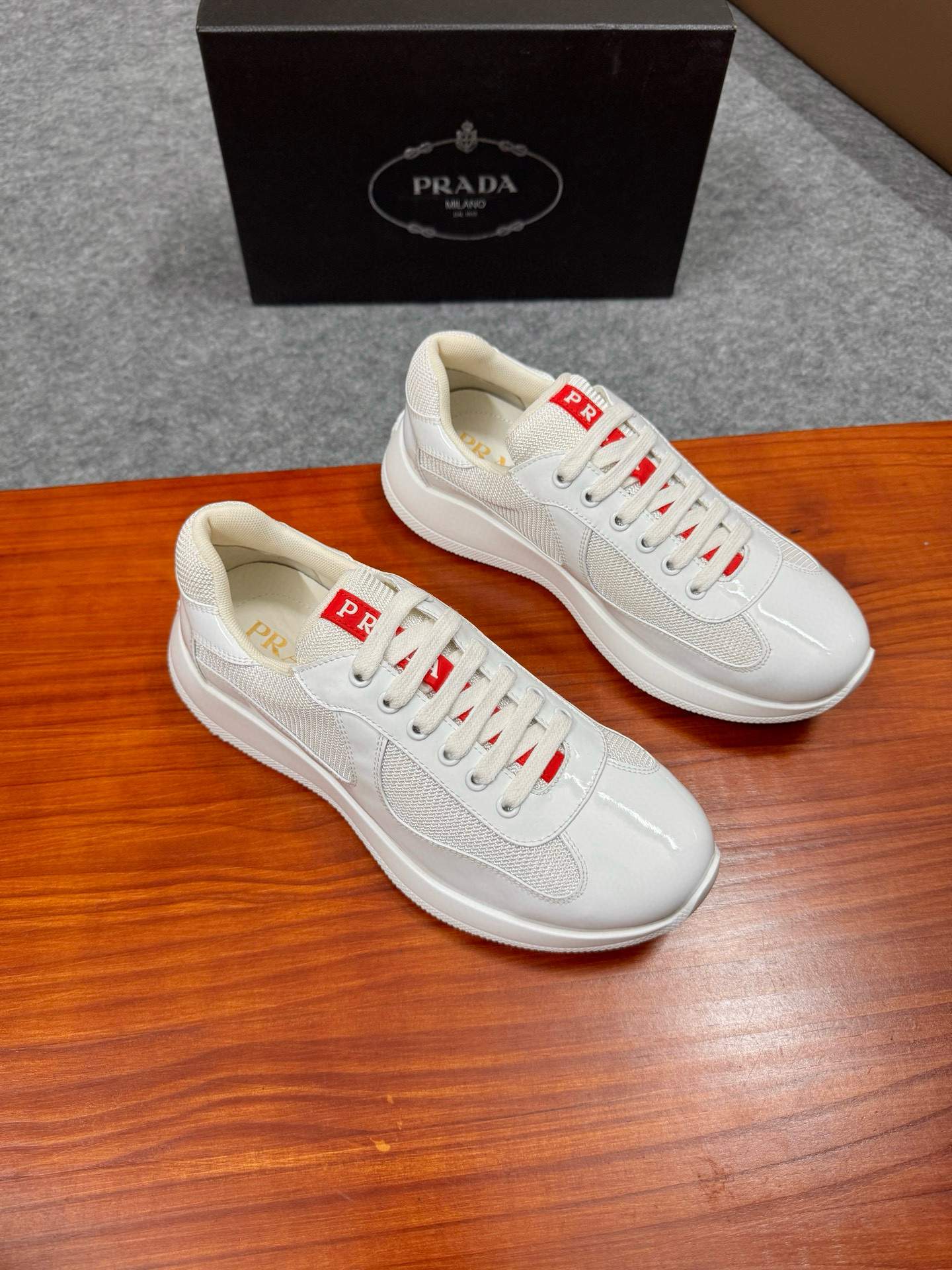 프라다 Prada 스니커즈