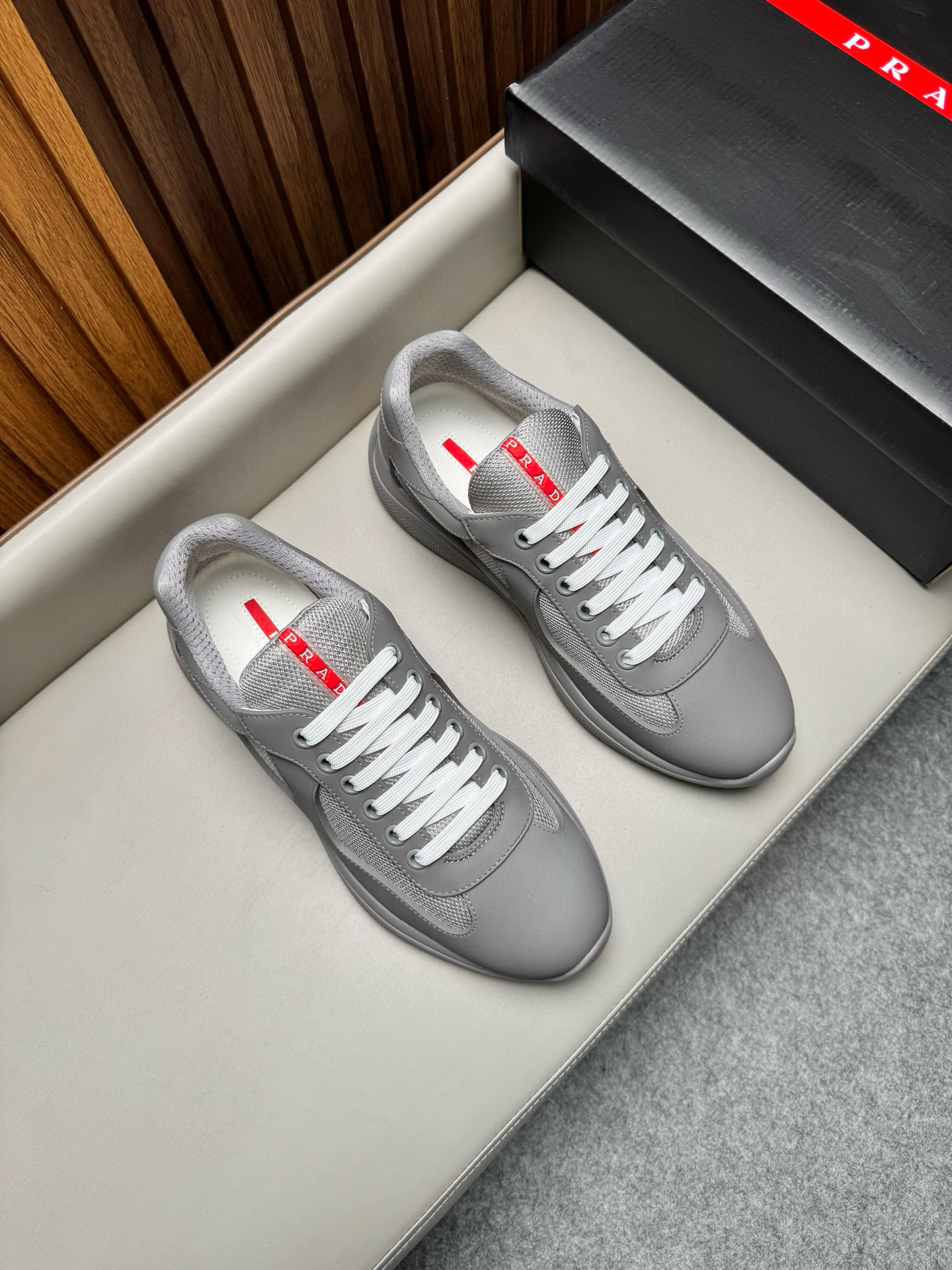 프라다 Prada 스니커즈