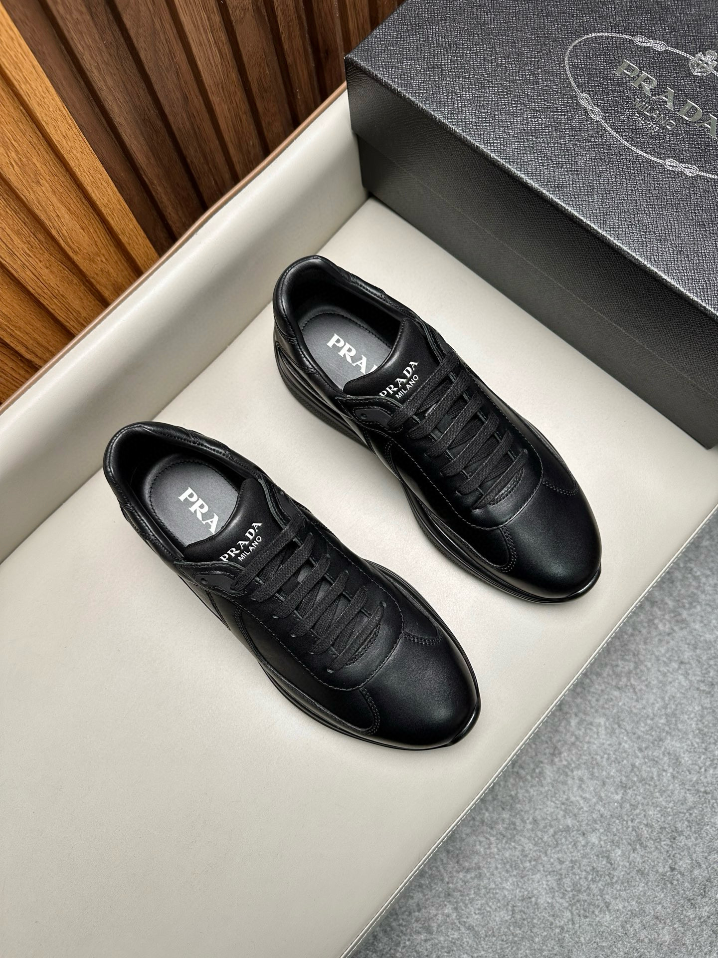 프라다 Prada 스니커즈