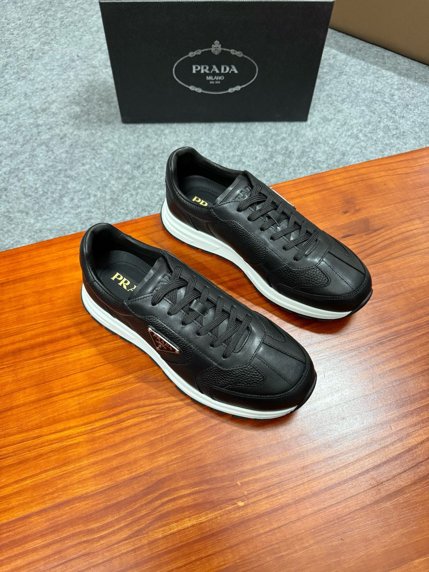 프라다 Prada 스니커즈