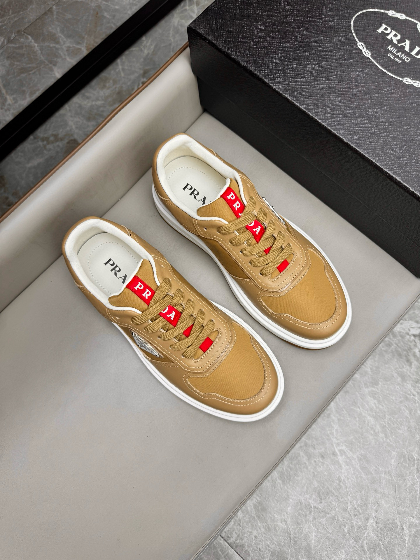 프라다 Prada 스니커즈