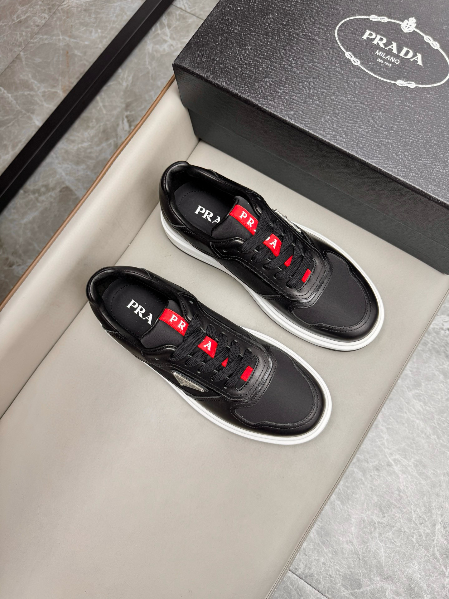 프라다 Prada 스니커즈