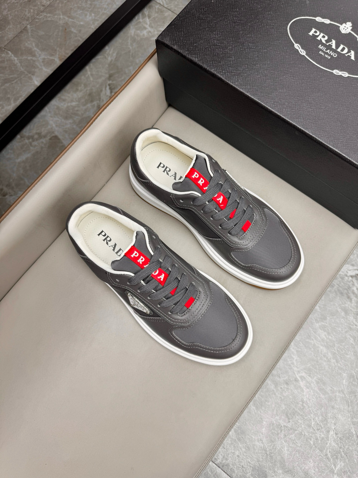 프라다 Prada 스니커즈