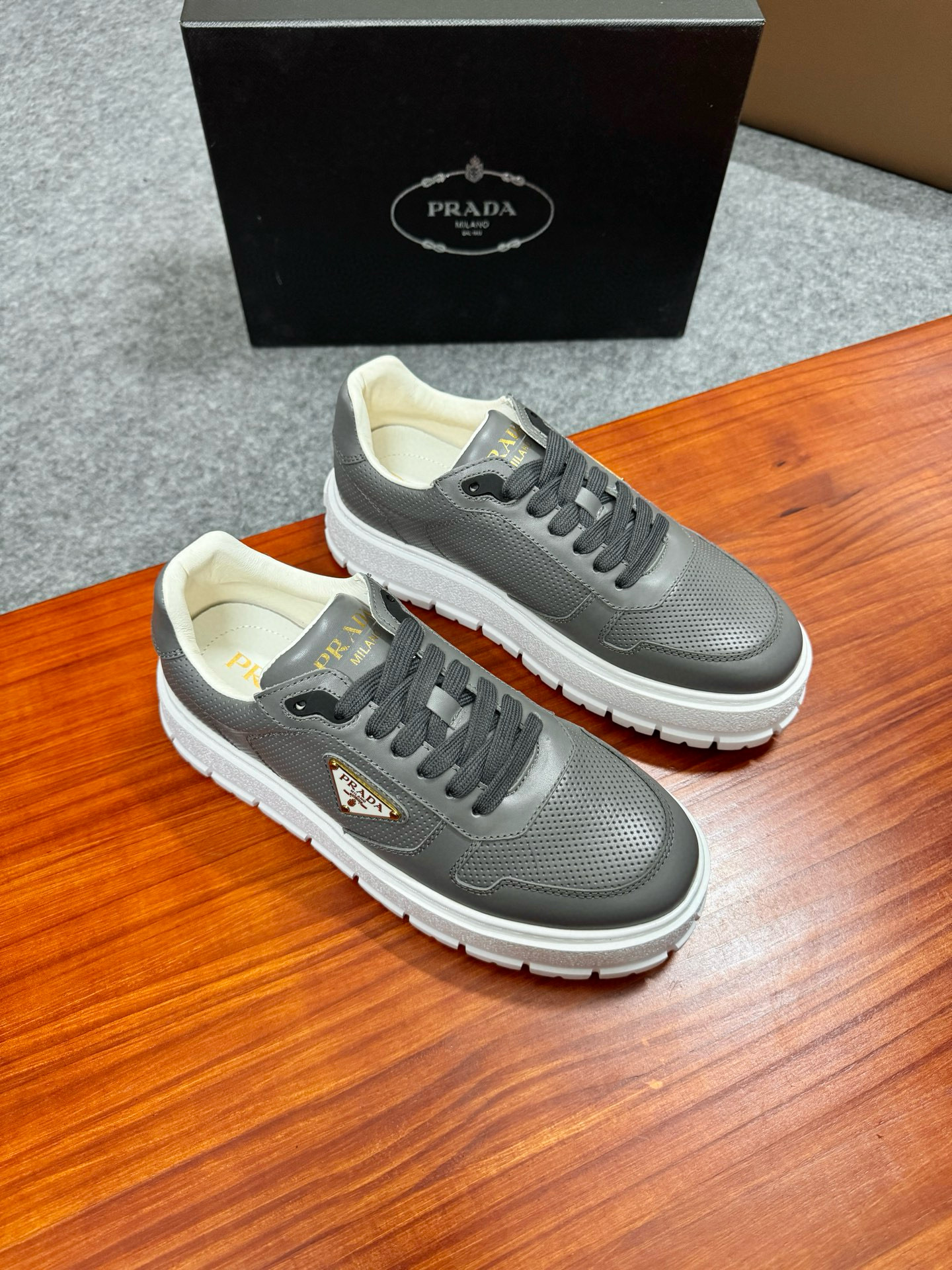 프라다 Prada 스니커즈
