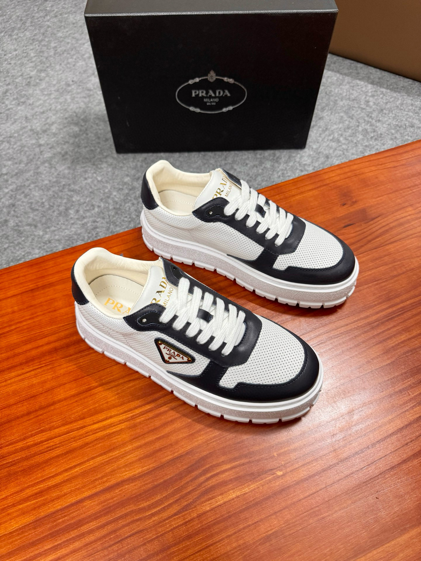 프라다 Prada 스니커즈