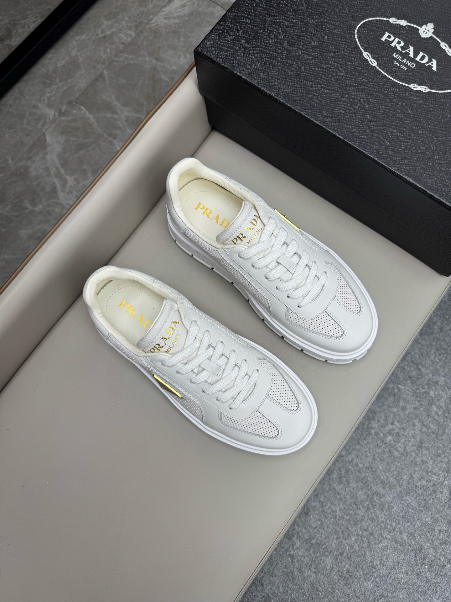 프라다 Prada 스니커즈