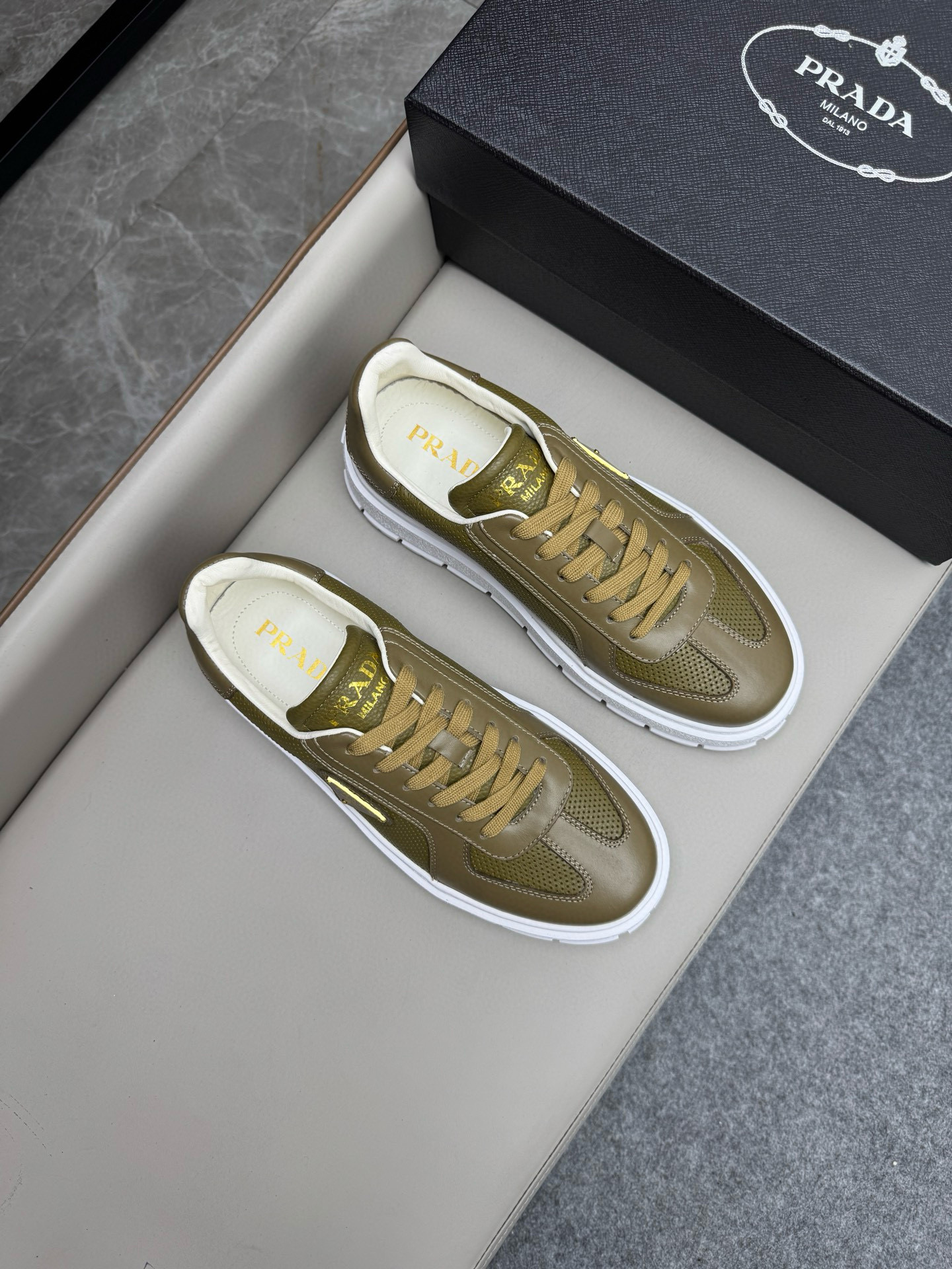 프라다 Prada 스니커즈