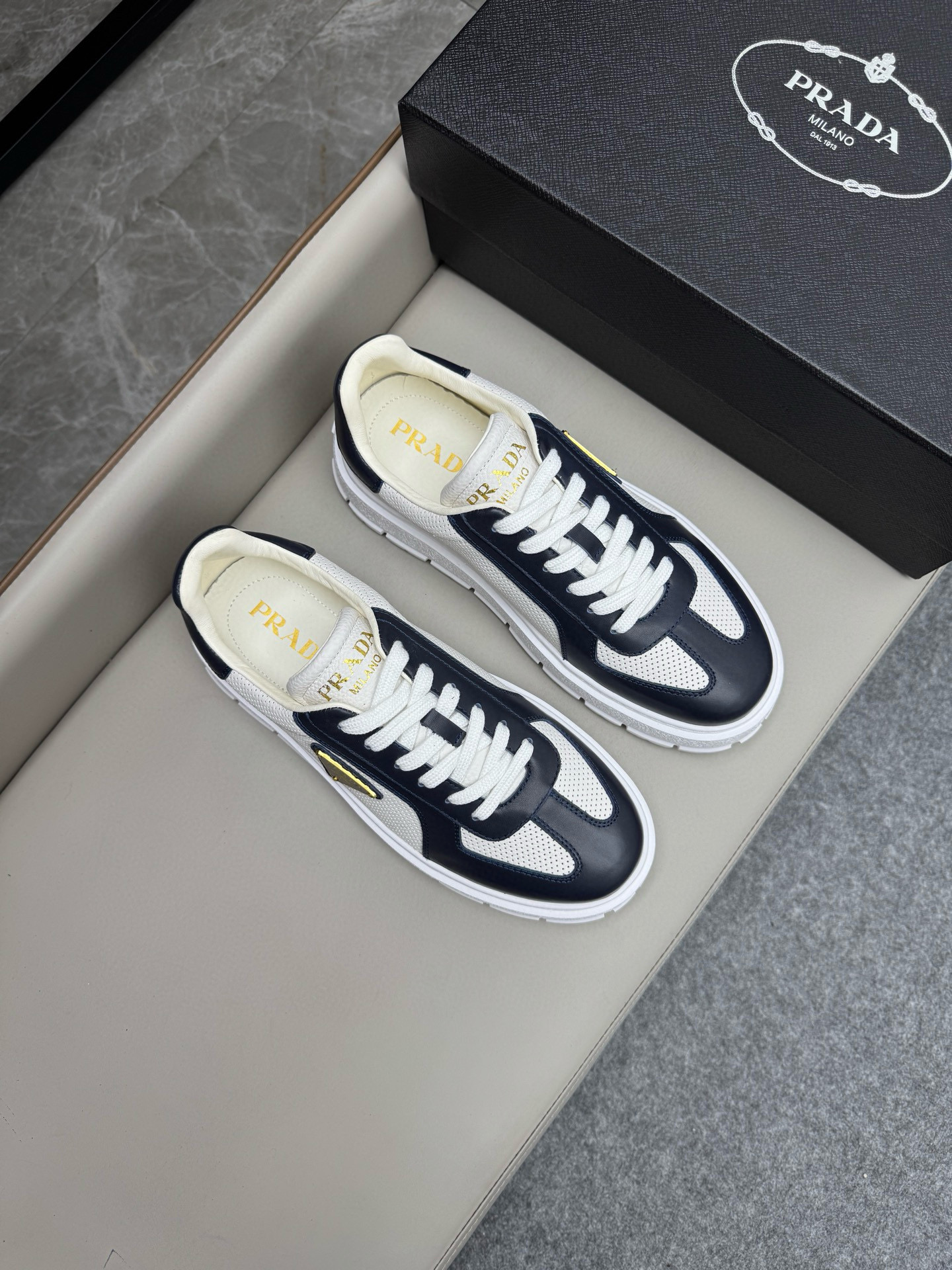 프라다 Prada 스니커즈