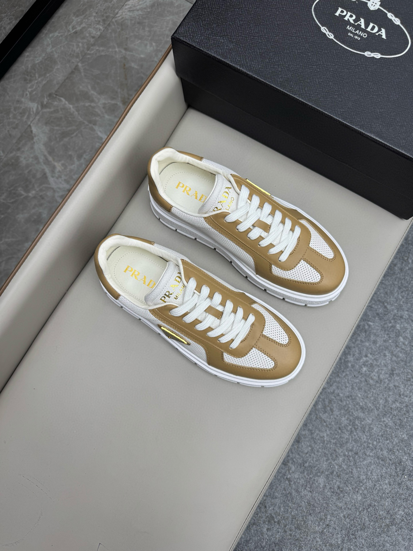 프라다 Prada 스니커즈