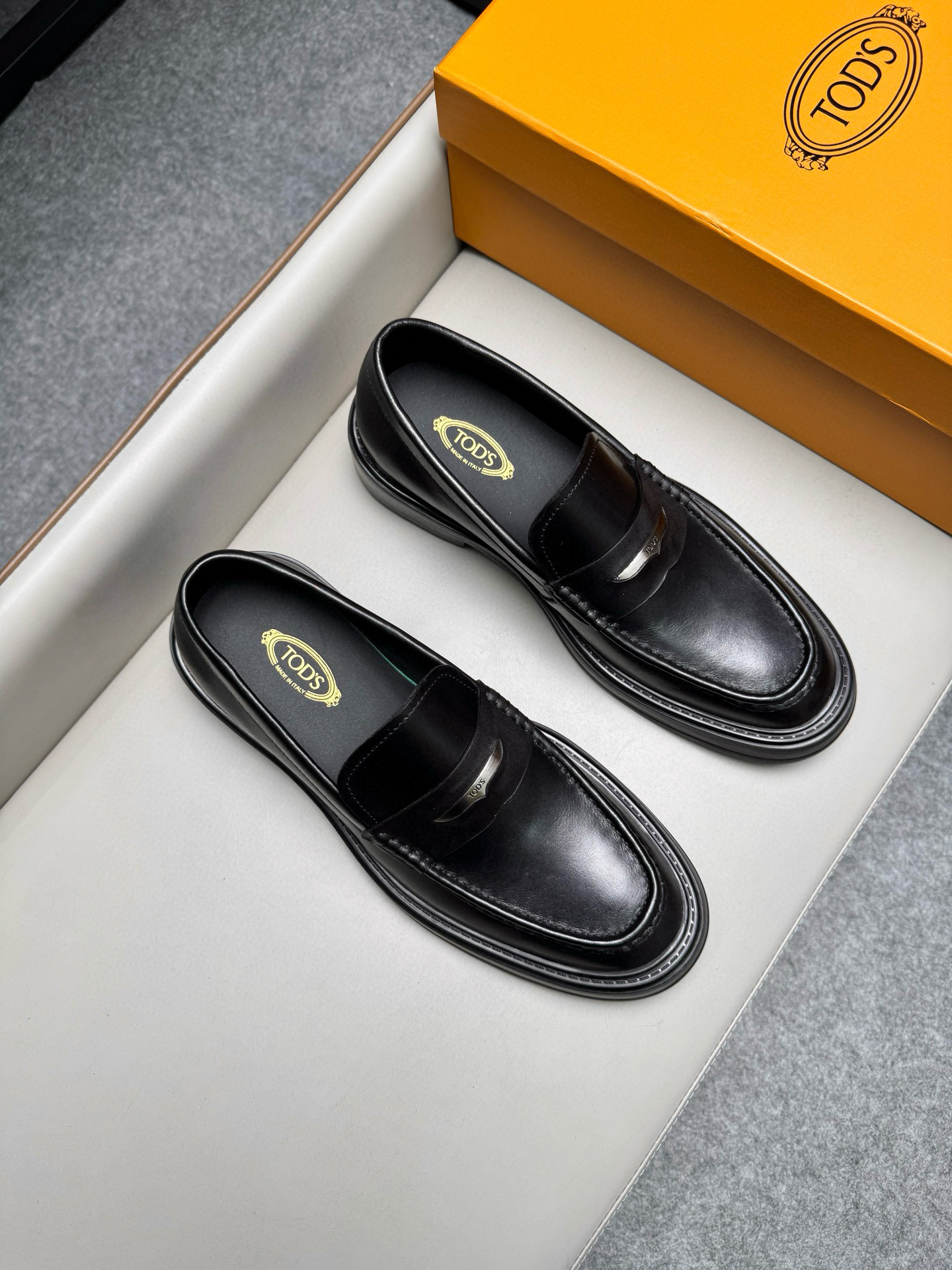 토즈 TOD'S 로퍼 슈즈