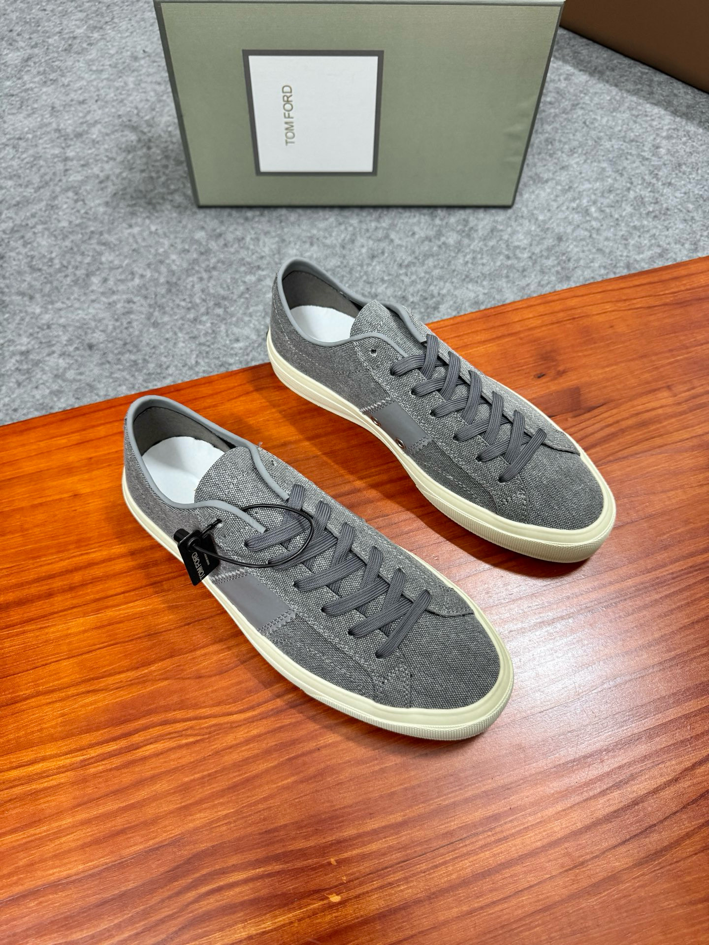 톰 포드 Tom Ford Suede Cambridge 스니커즈