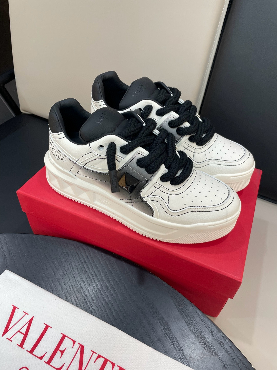 발렌티노 Valentino  Garavani ONE STUD 스니커즈