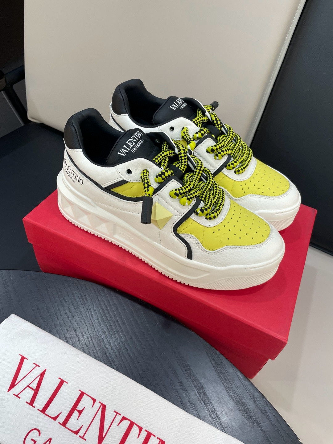 발렌티노 Valentino  Garavani ONE STUD 스니커즈