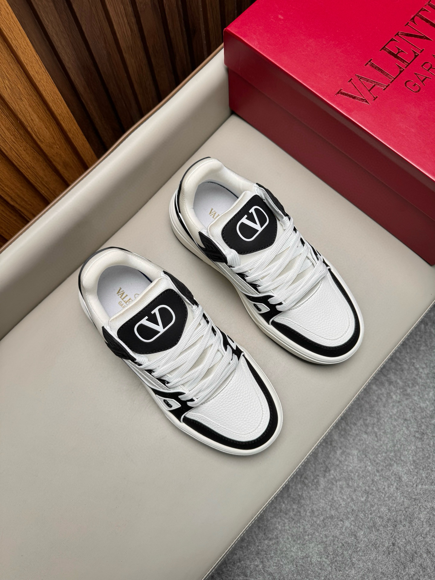 발렌티노 Valentino 스니커즈