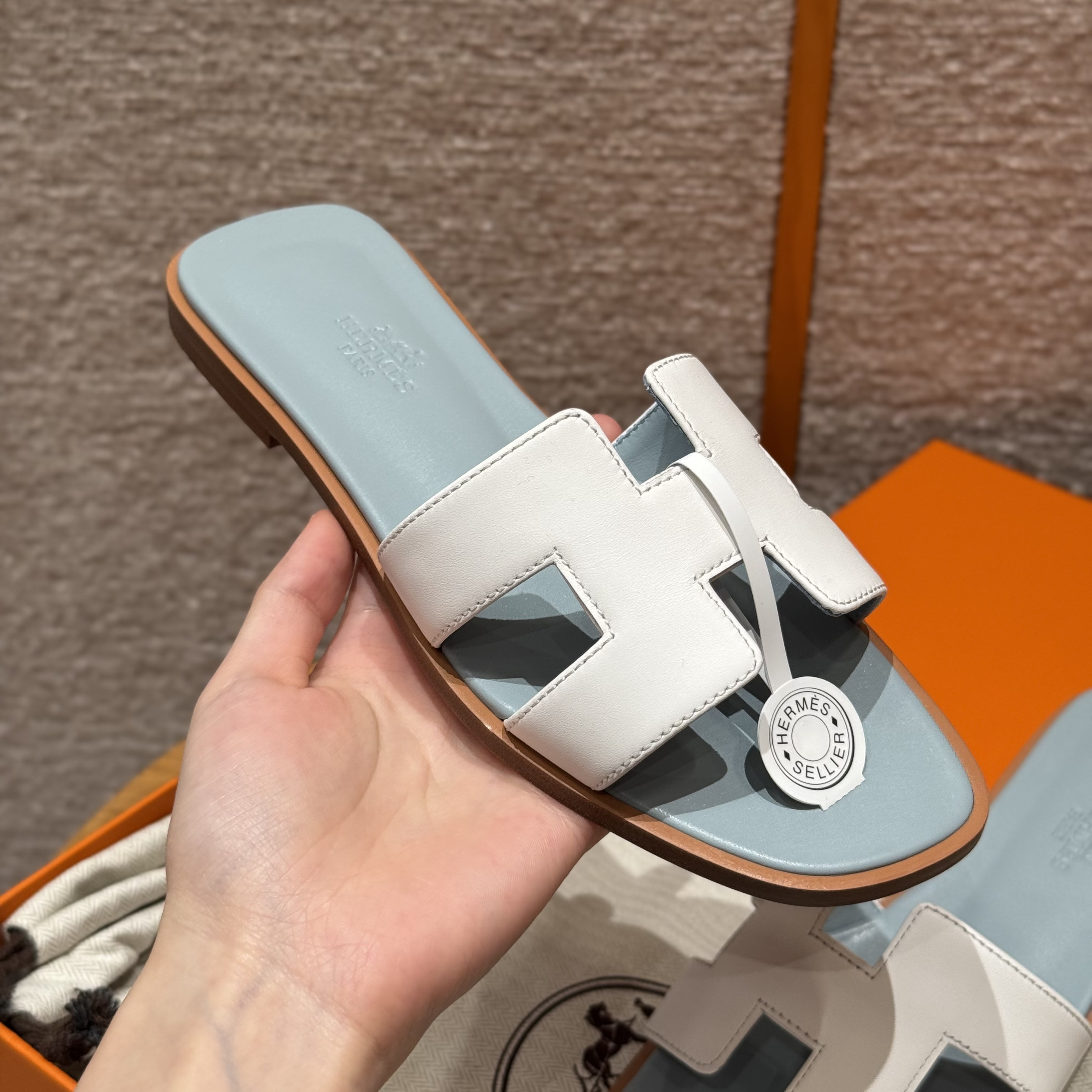 에르메스 Hermes 181 Oran sanda Lambskin&White and Glacier Blue