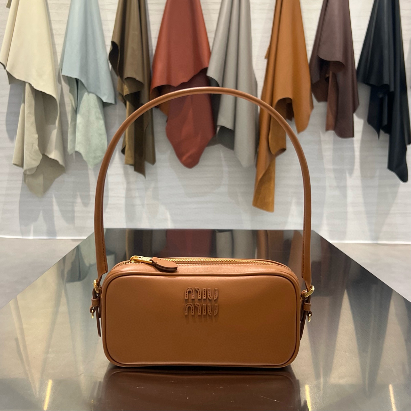 미우 미우 Miu Miu 5NE024 Leather pouch Cognac 20cm