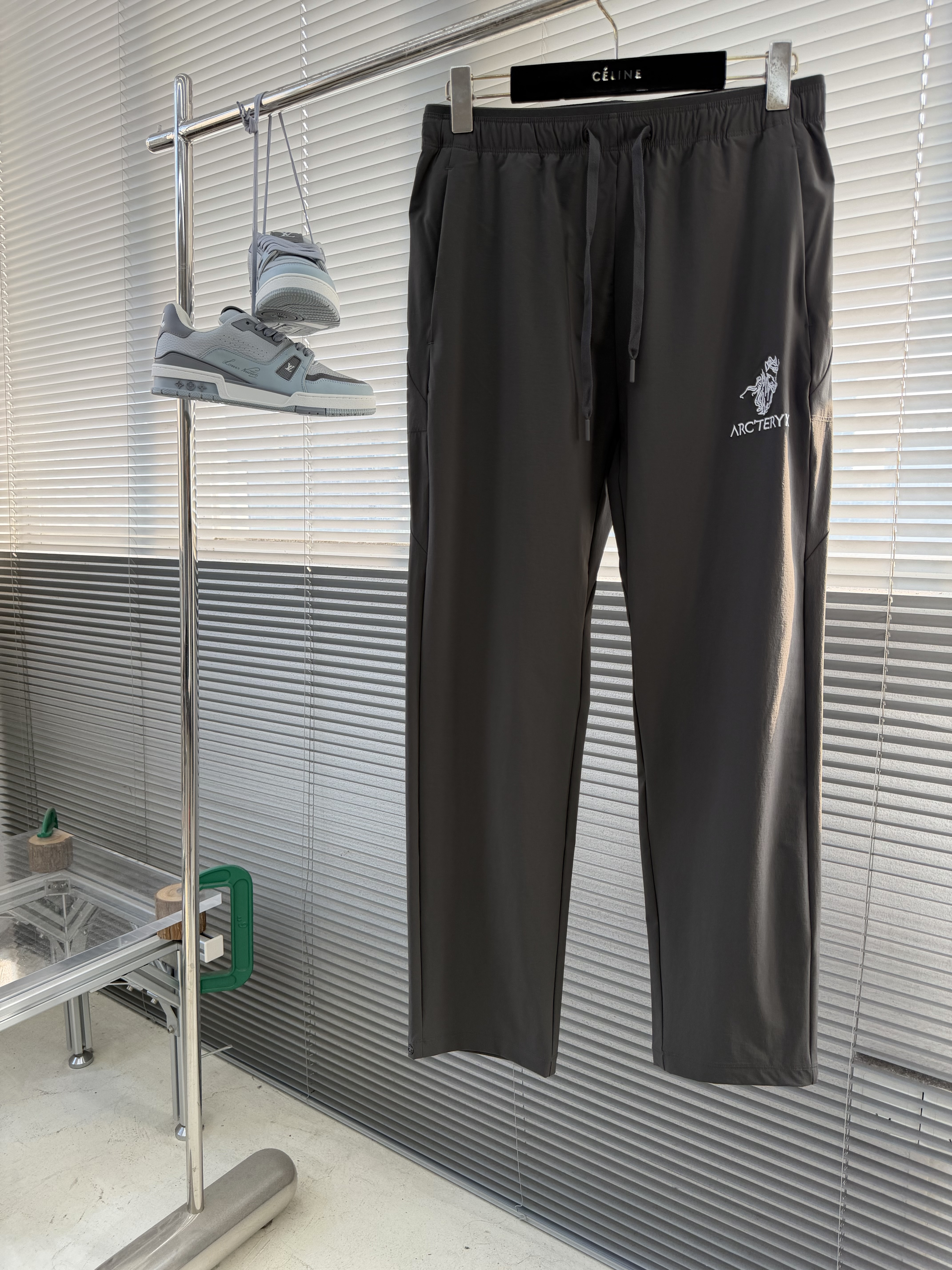 아크테릭스 ARC'TERYX 바지