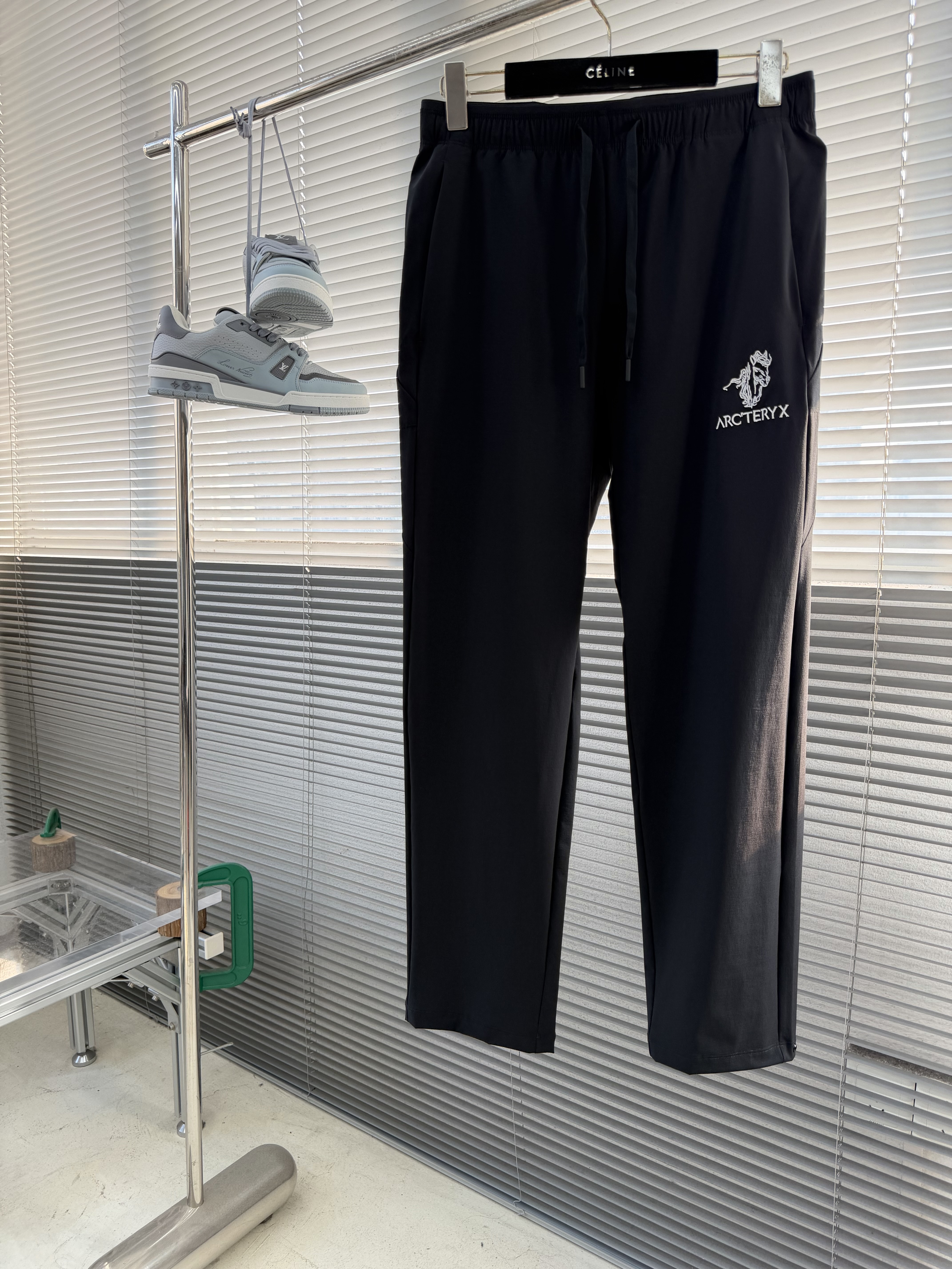 아크테릭스 ARC'TERYX 바지