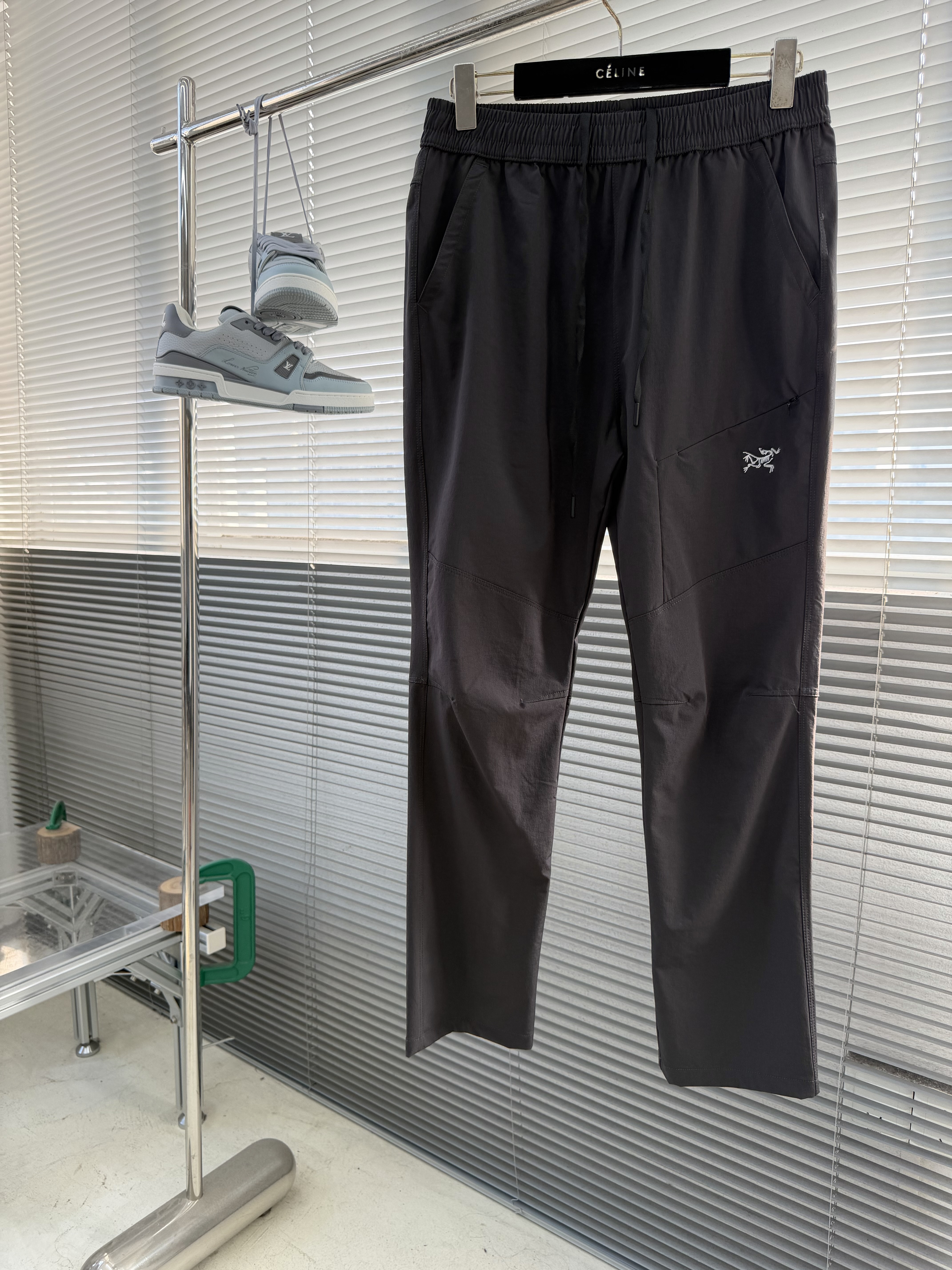아크테릭스 ARC'TERYX 바지