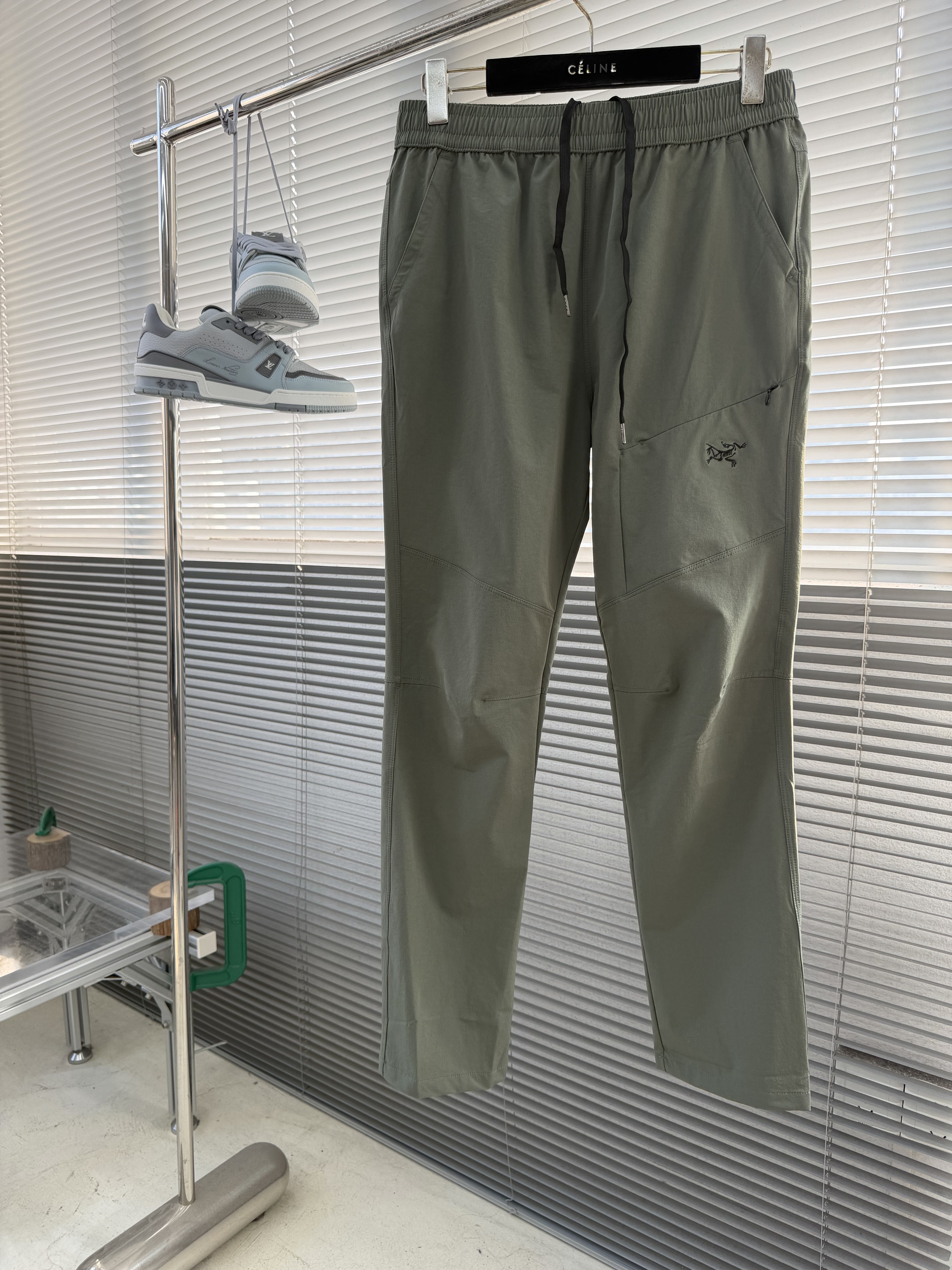 아크테릭스 ARC'TERYX 바지