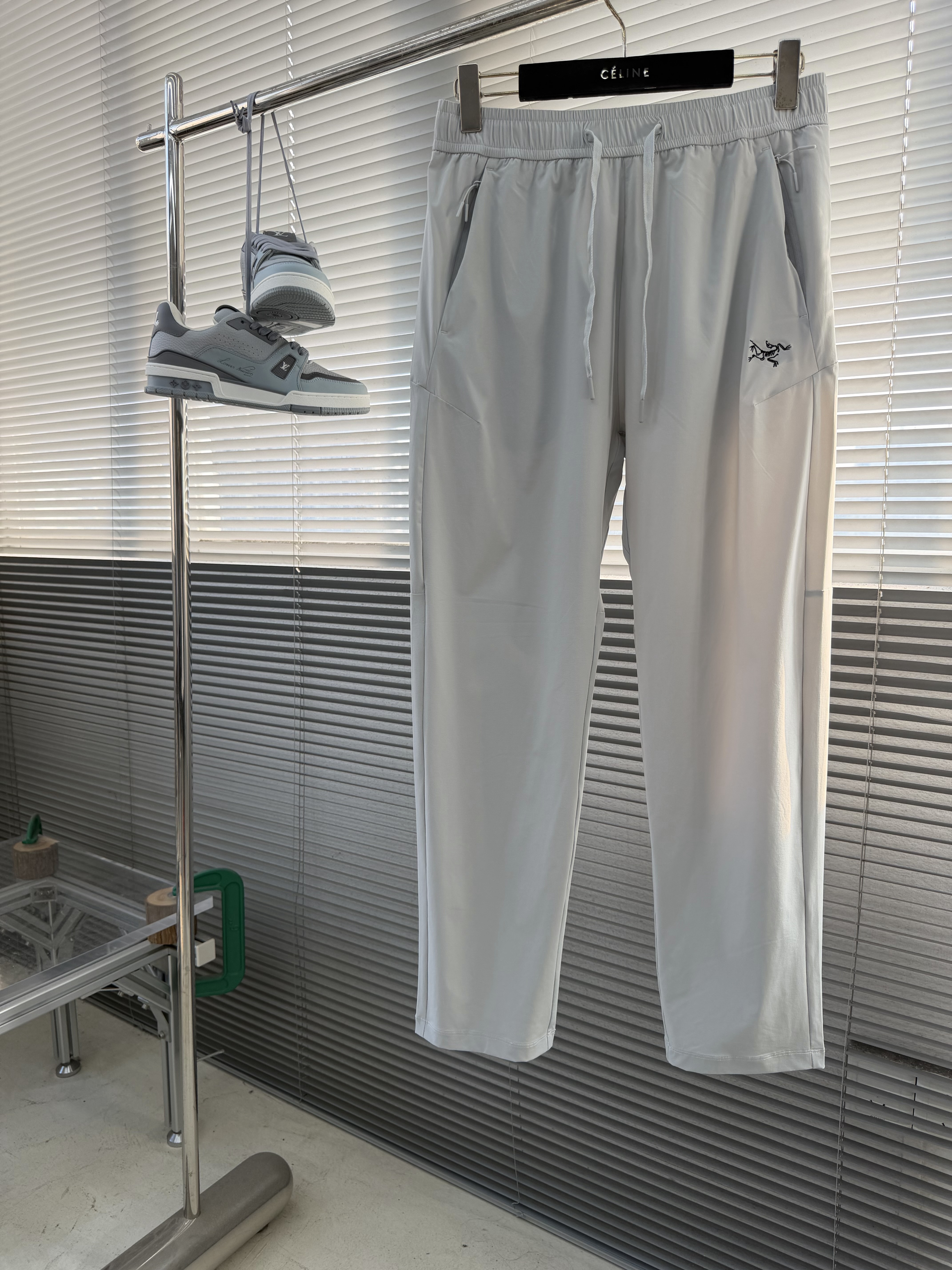 아크테릭스 ARC'TERYX 바지