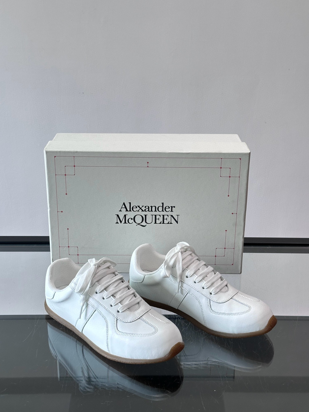 Alexander McQueen 스니커즈