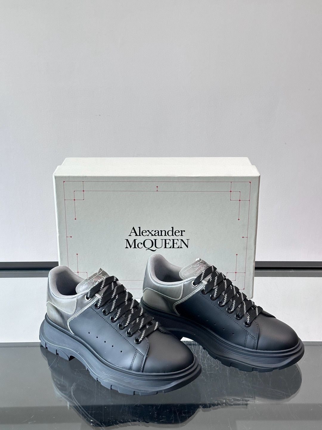 Alexander McQueen 스니커즈