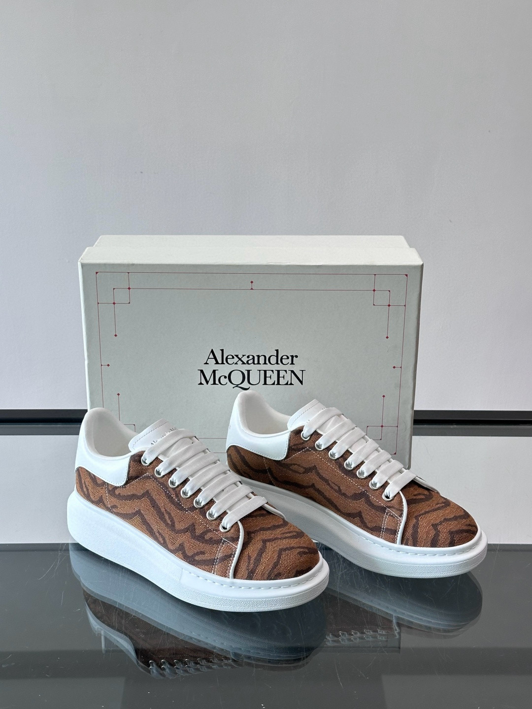Alexander McQueen 스니커즈