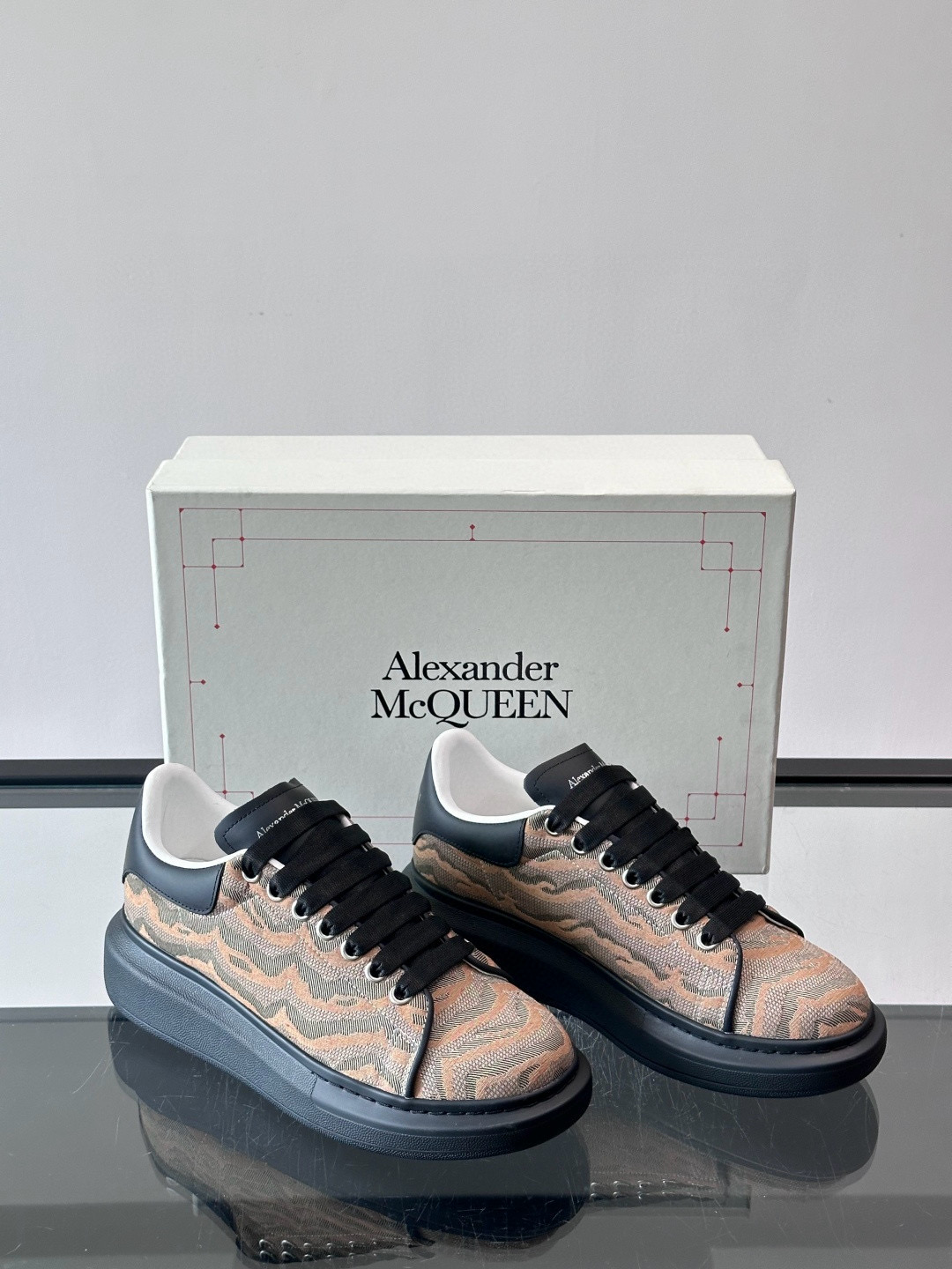 Alexander McQueen 스니커즈