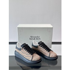 Alexander McQueen 스니커즈