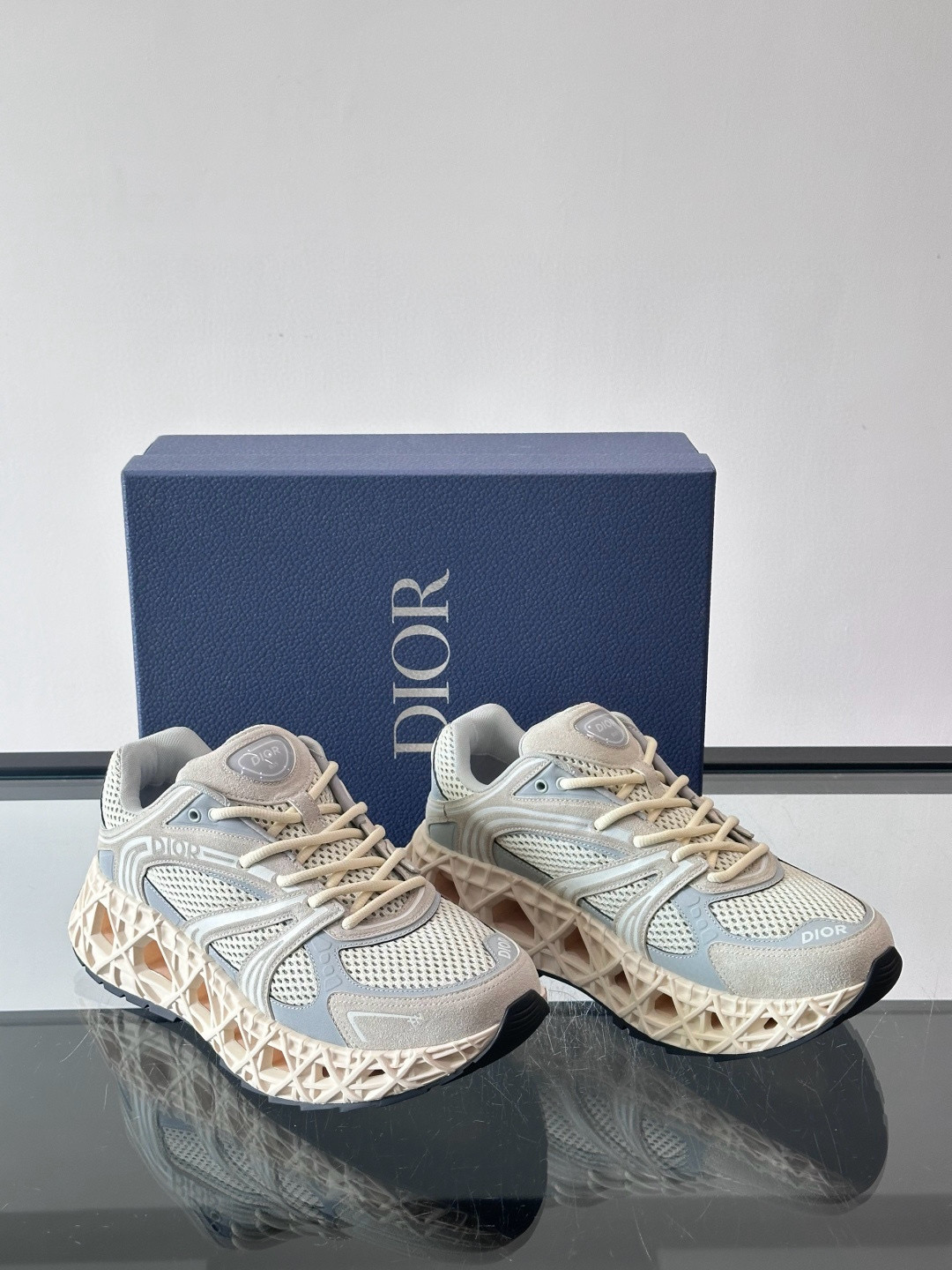 디올 Dior B35 스니커즈