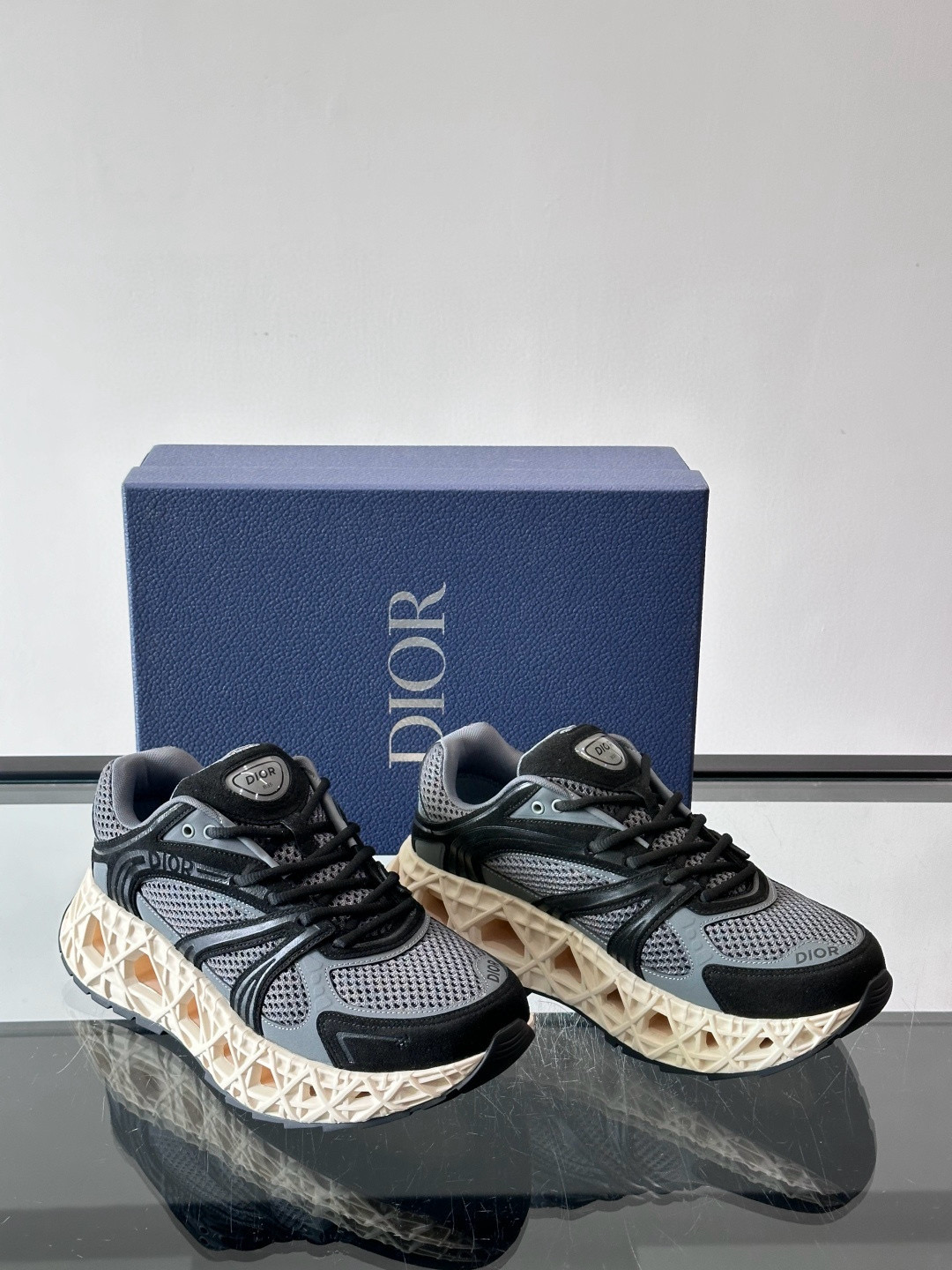 디올 Dior B35 스니커즈