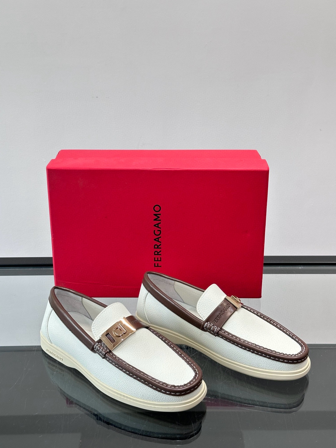 살바토레 페라가모 Salvatore Ferragamo 로퍼