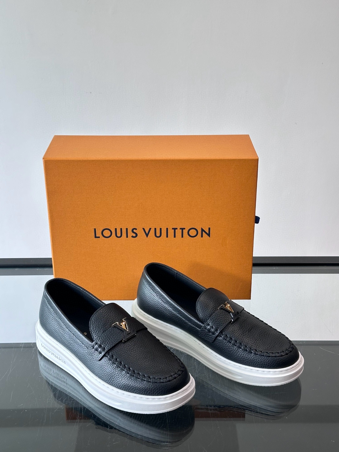 루이비통 Louis Vuitton Estate 로퍼