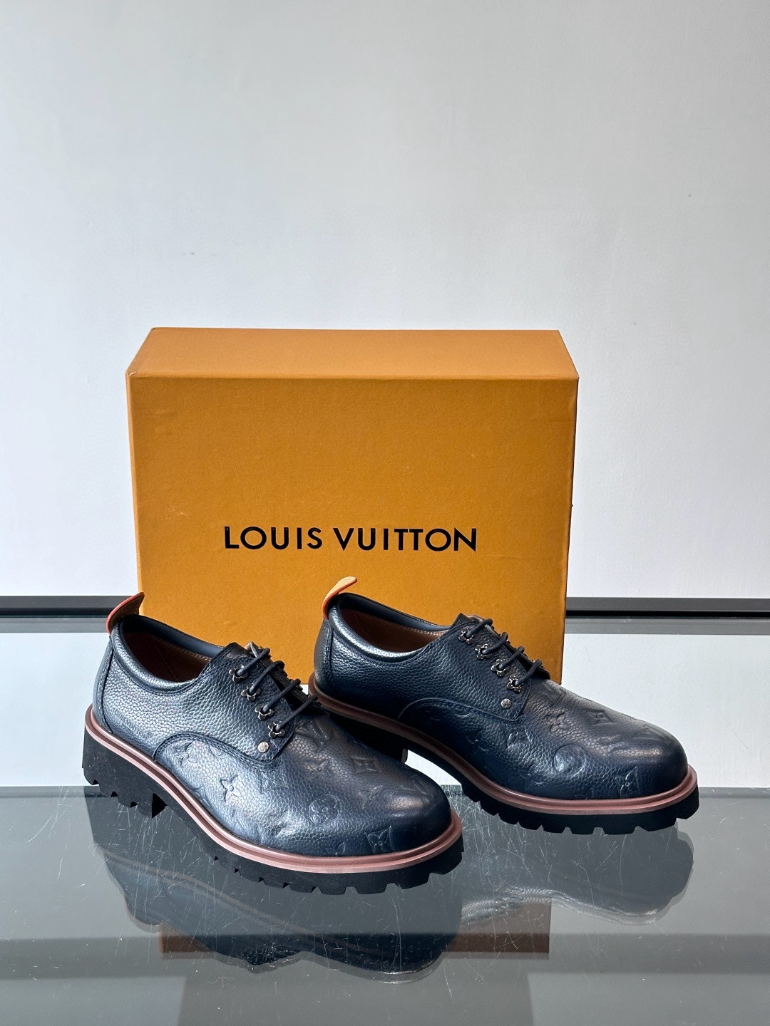 루이비통 Louis Vuitton Moments 로퍼