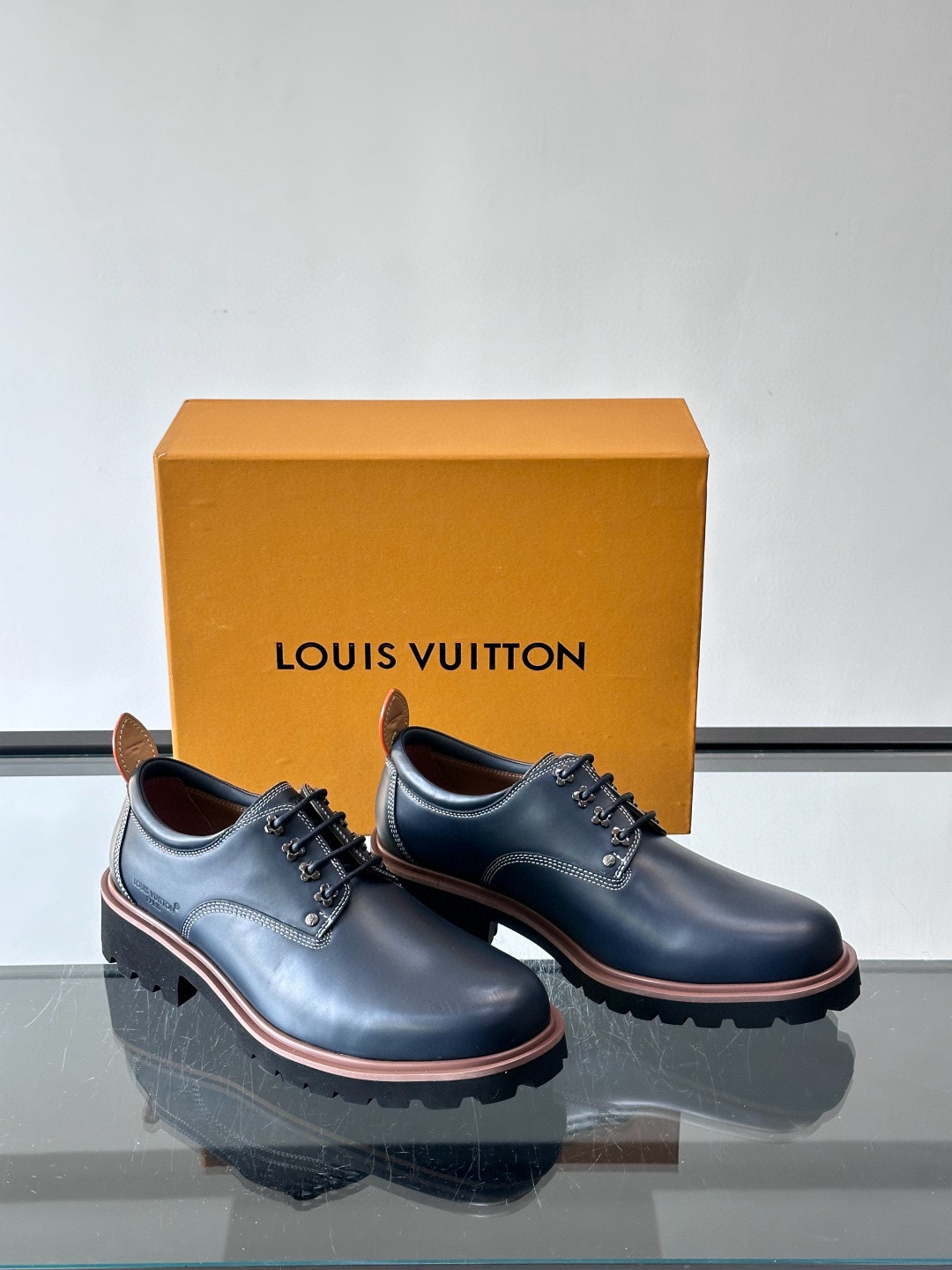 루이비통 Louis Vuitton Moments 로퍼