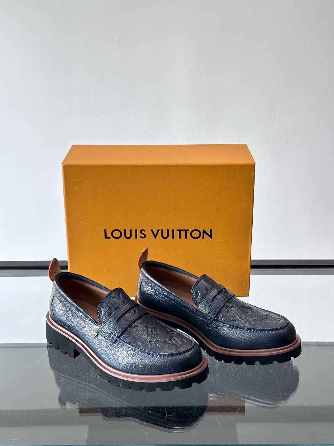 루이비통 Louis Vuitton Moments 로퍼