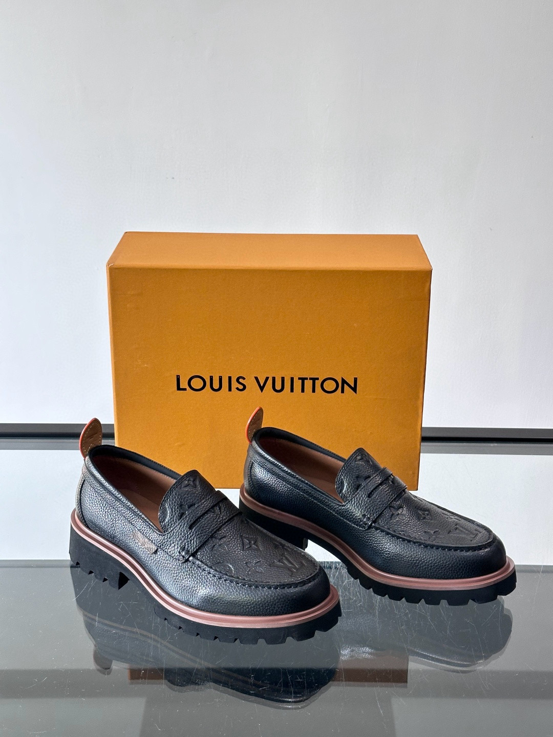 루이비통 Louis Vuitton Moments 로퍼