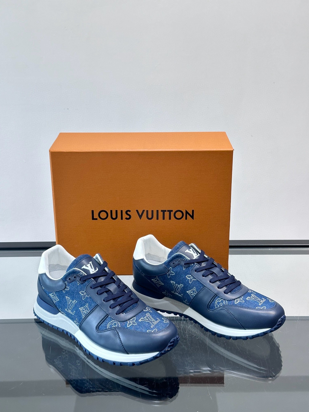 루이비통 Louis Vuitton Run Away 스니커즈