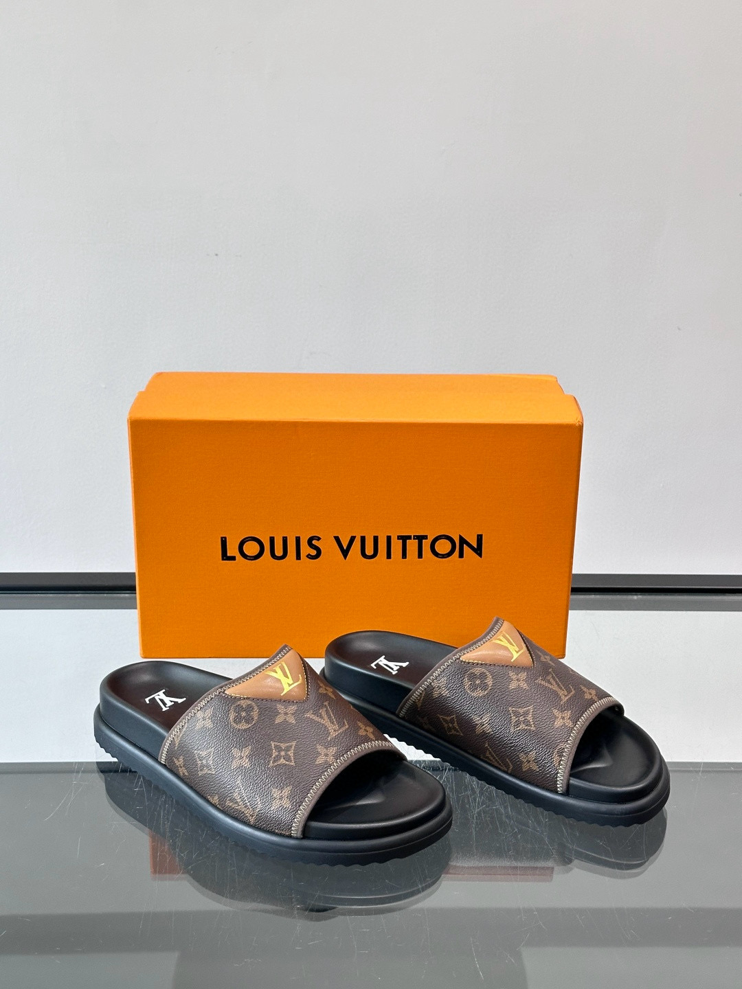 루이비통 Louis Vuitton 슬리퍼