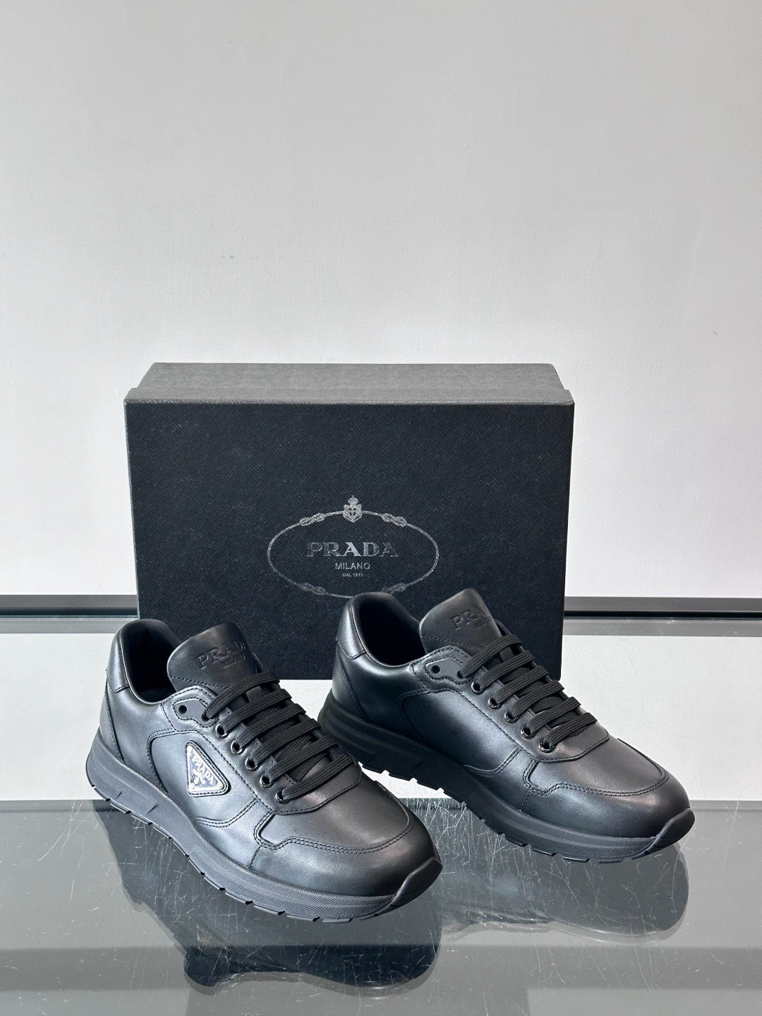 프라다 Prada 스니커즈 Black