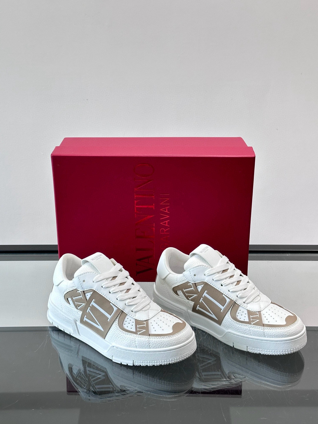 발렌티노 Valentino 스니커즈