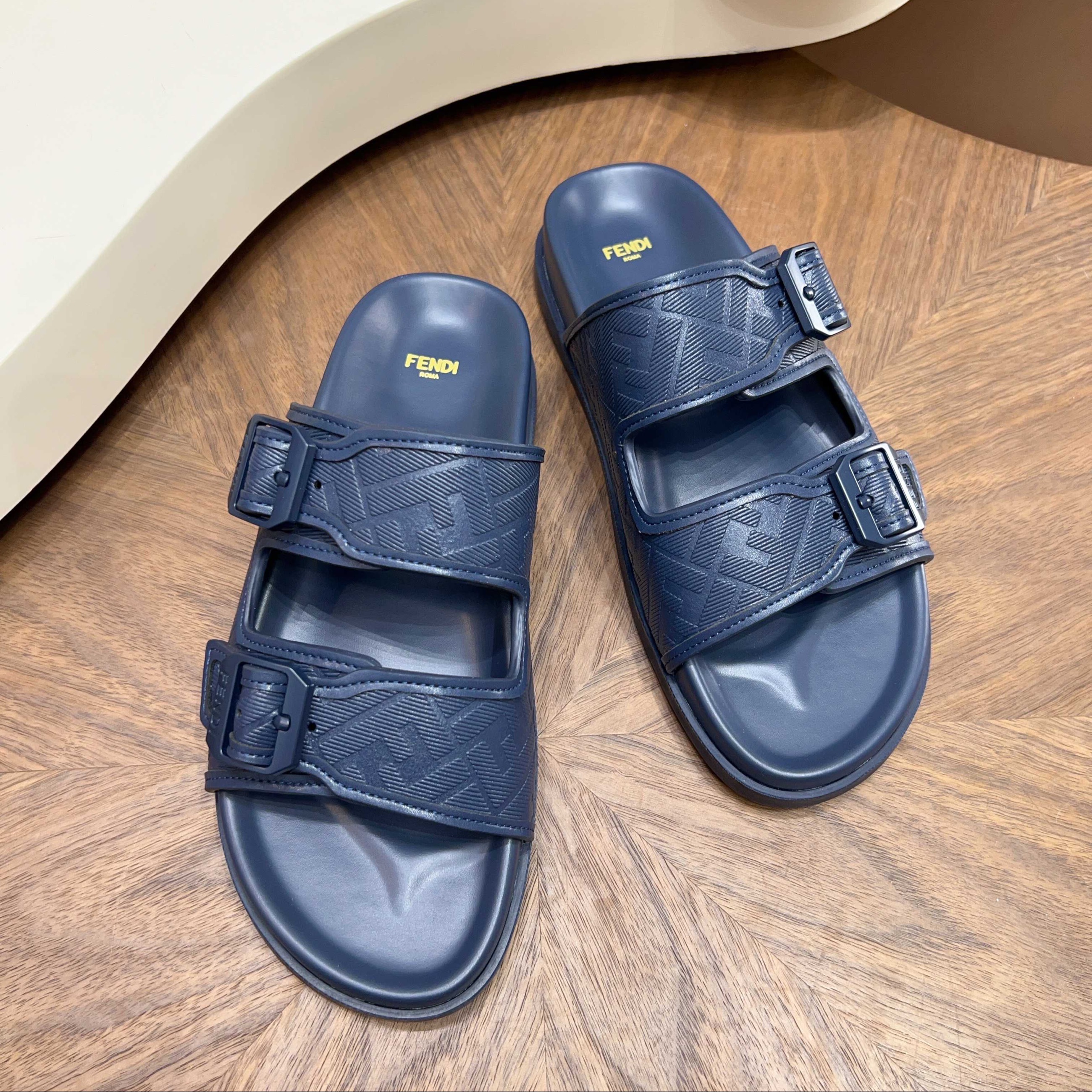 펜디 Fendi 슬리퍼