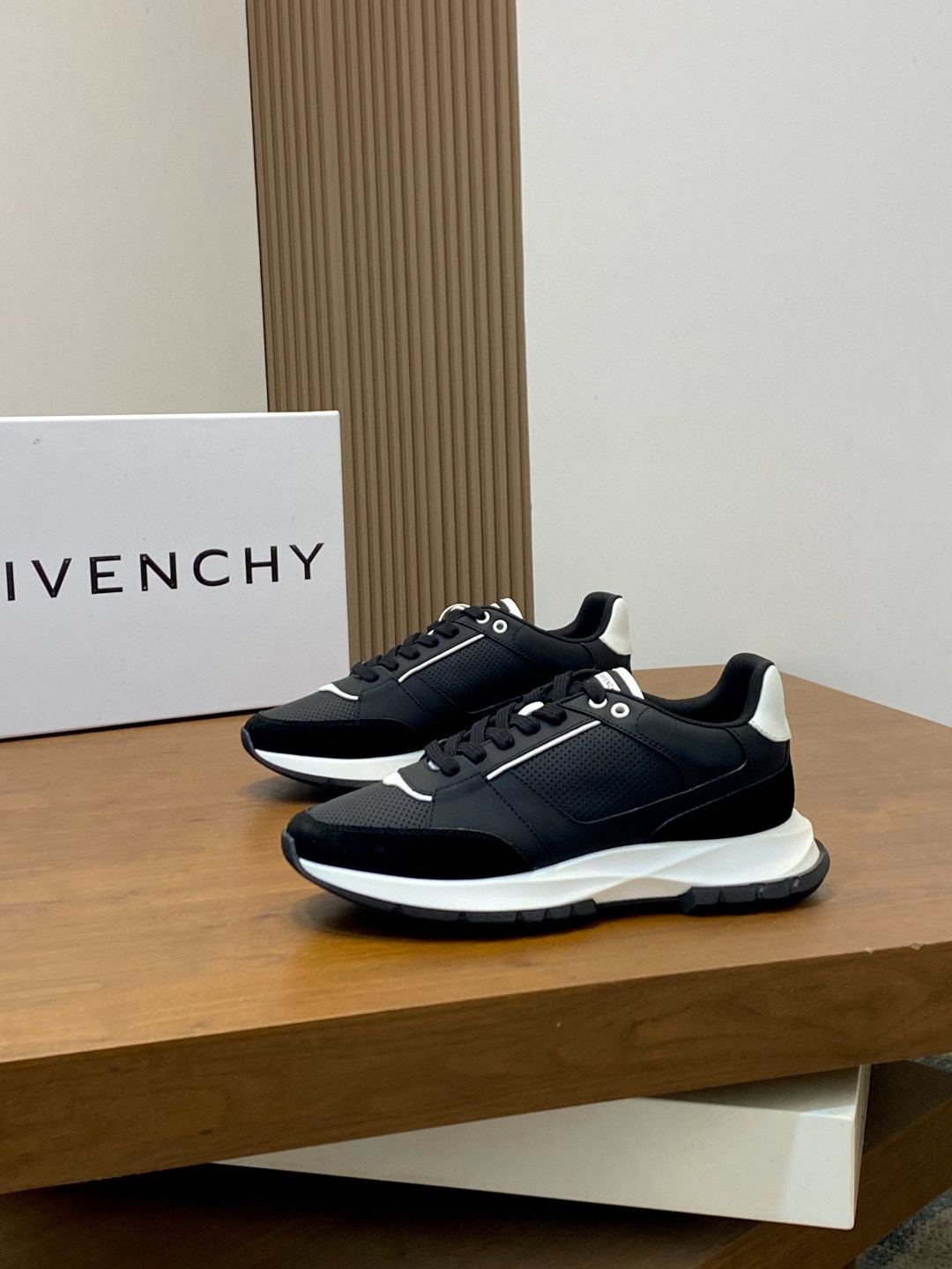 지방시 Givenchy 스니커즈